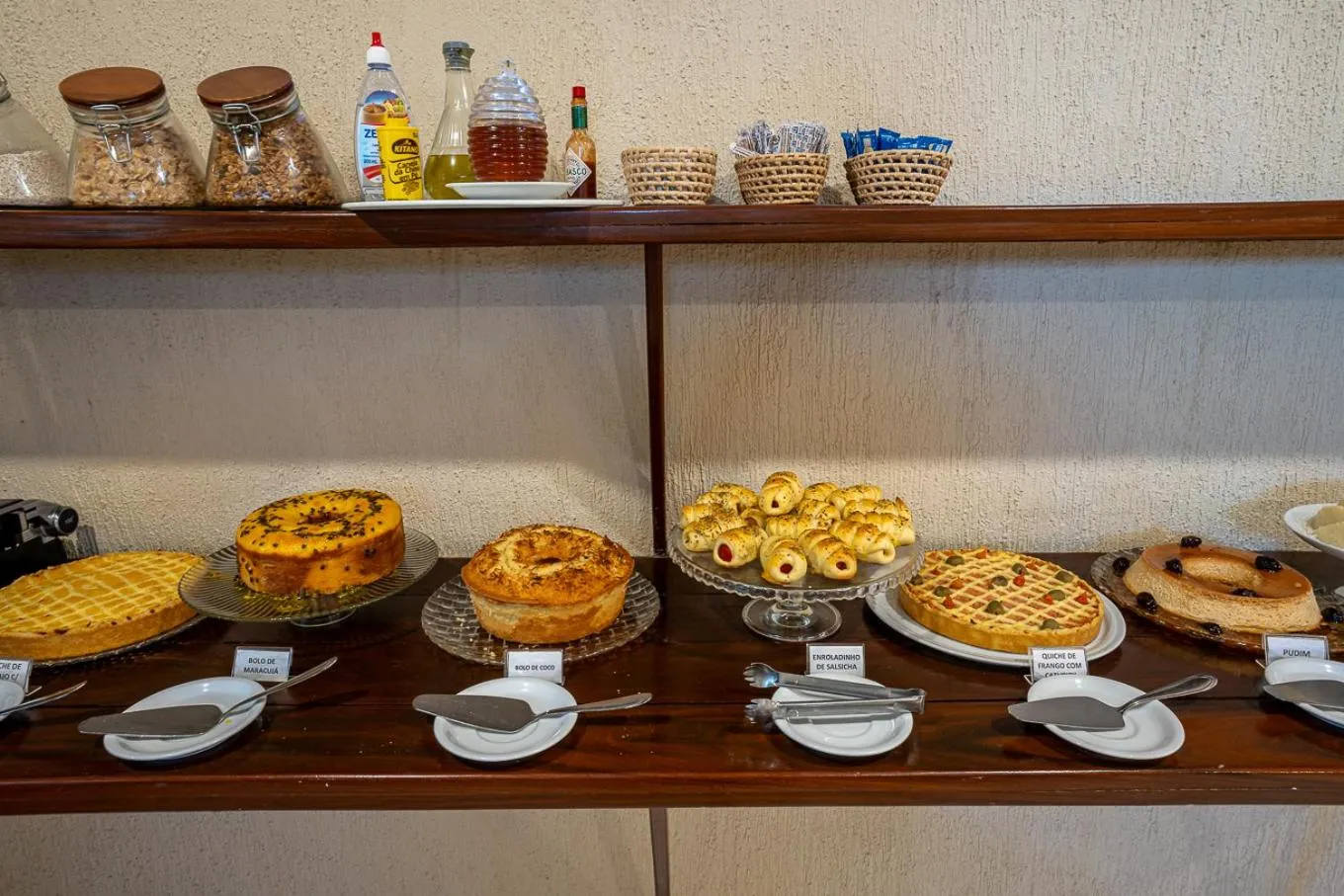 Buffet breakfast in Pousada Malibu