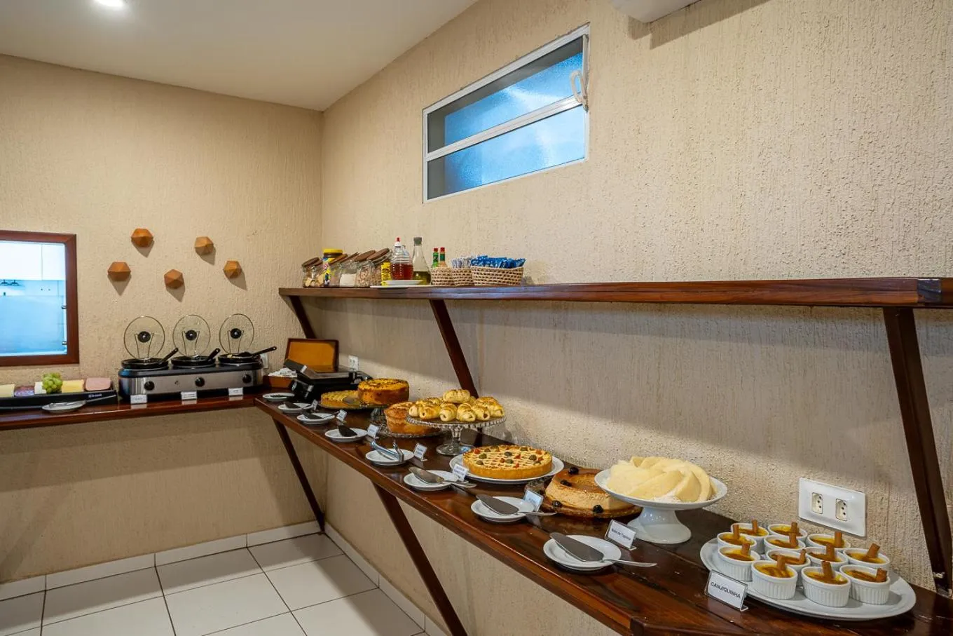 Buffet breakfast in Pousada Malibu