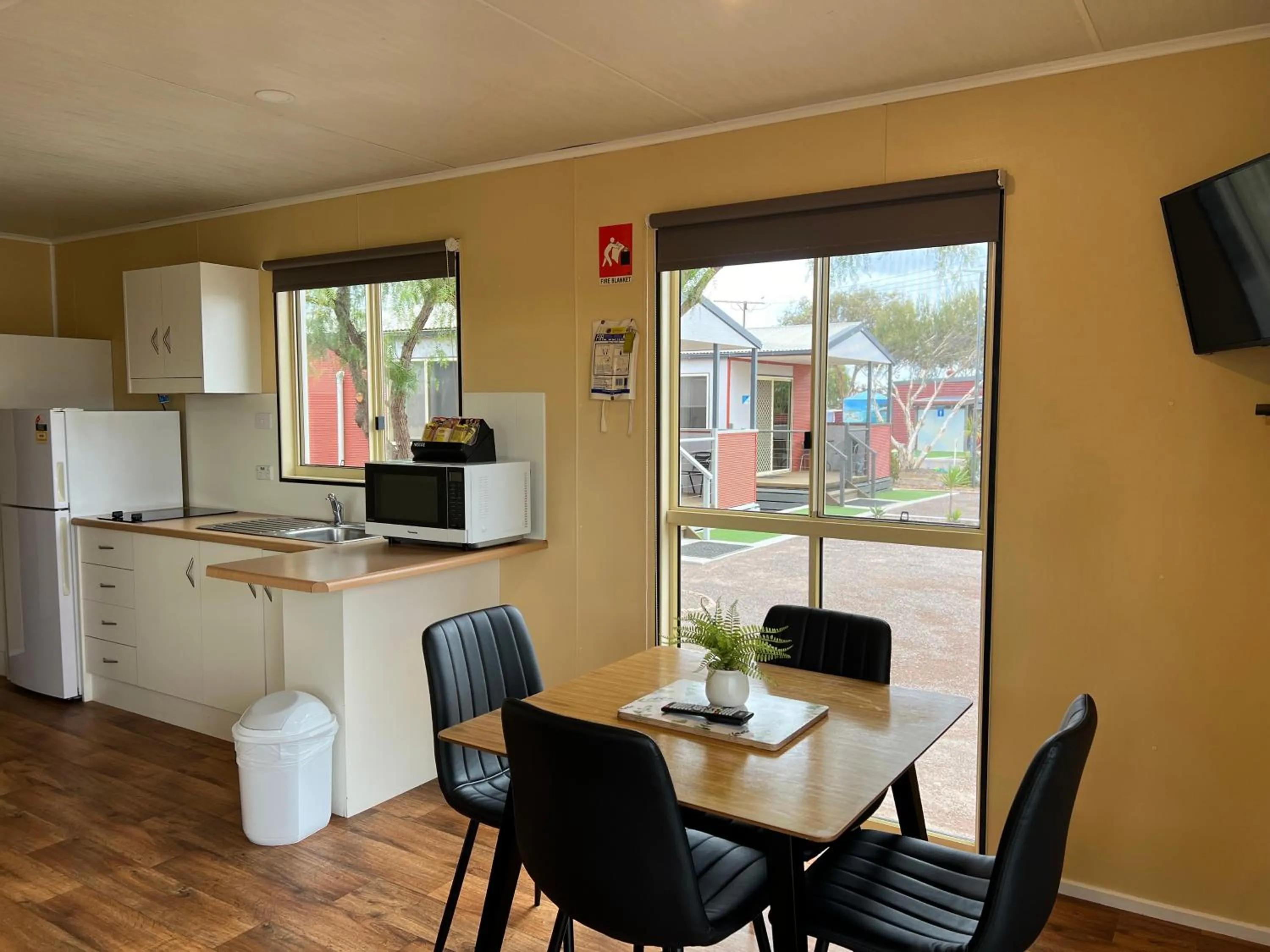 Deluxe Queen Room in Whyalla Caravan And Tourist Park