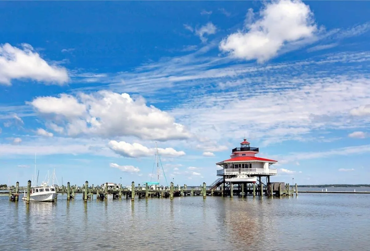 New Intown Waterfront Townhome wPool & Location