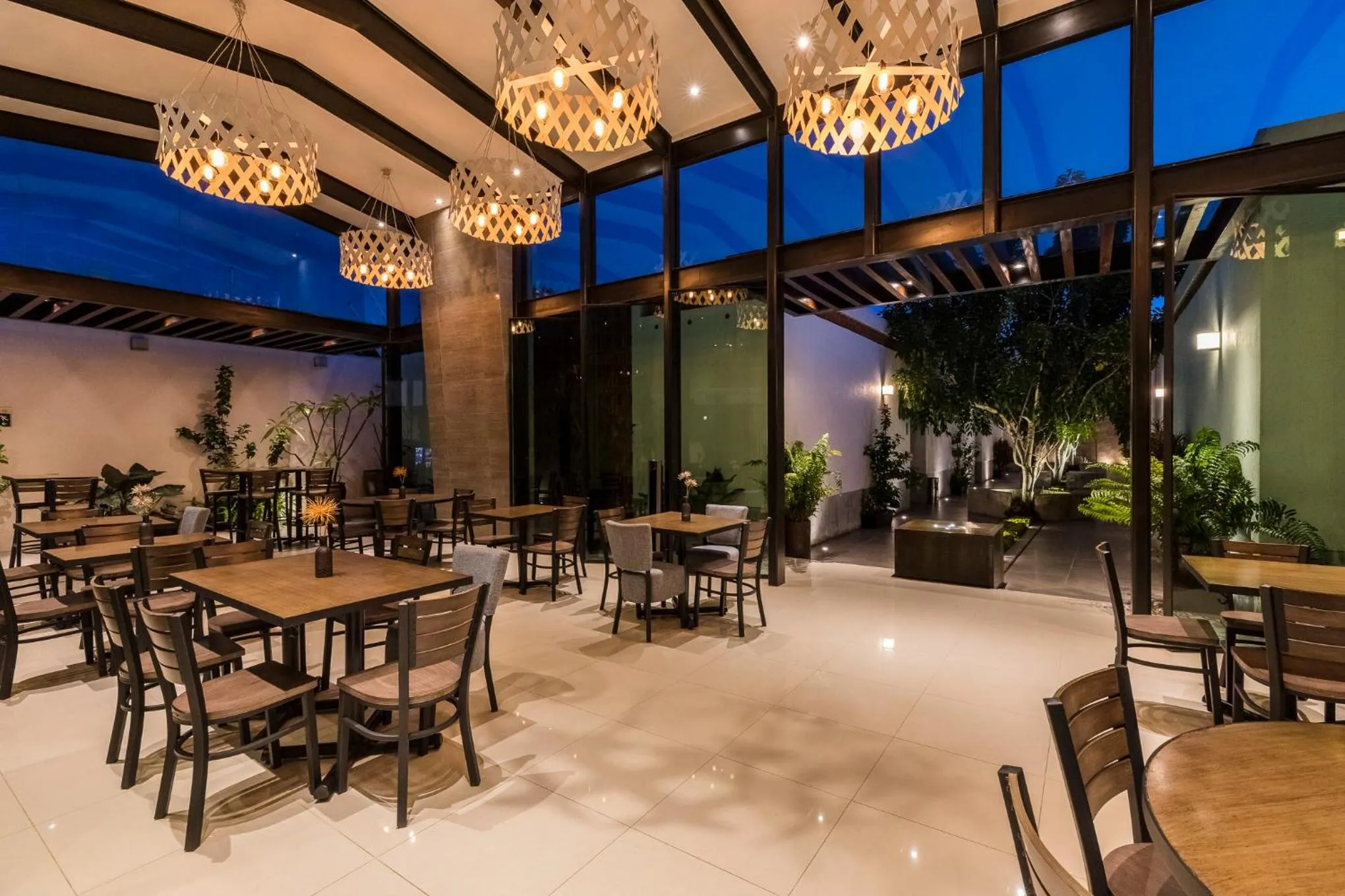 Restaurant/places to eat in Marialicia Suites, Hotel Boutique