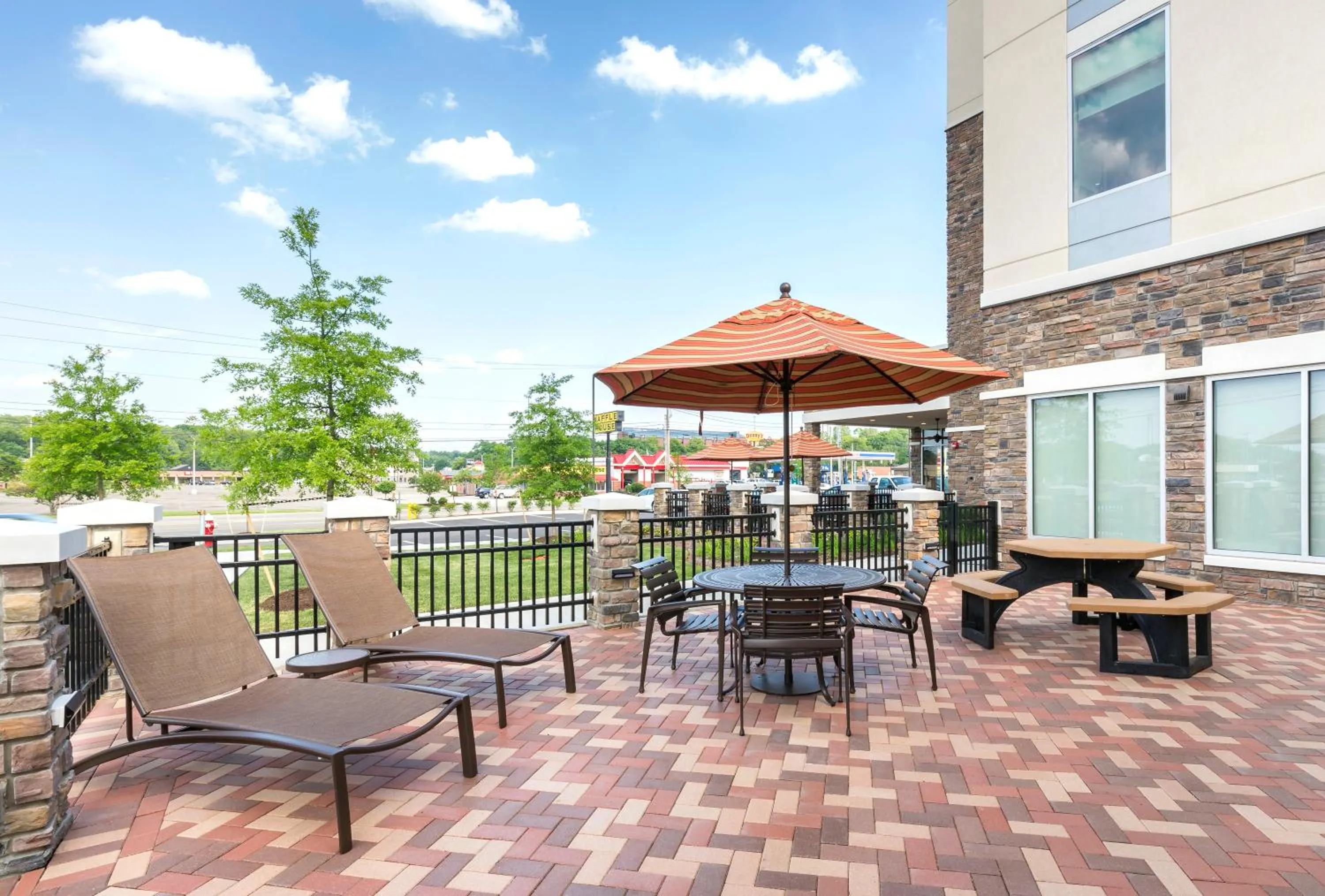 Patio in Hyatt Place Canton