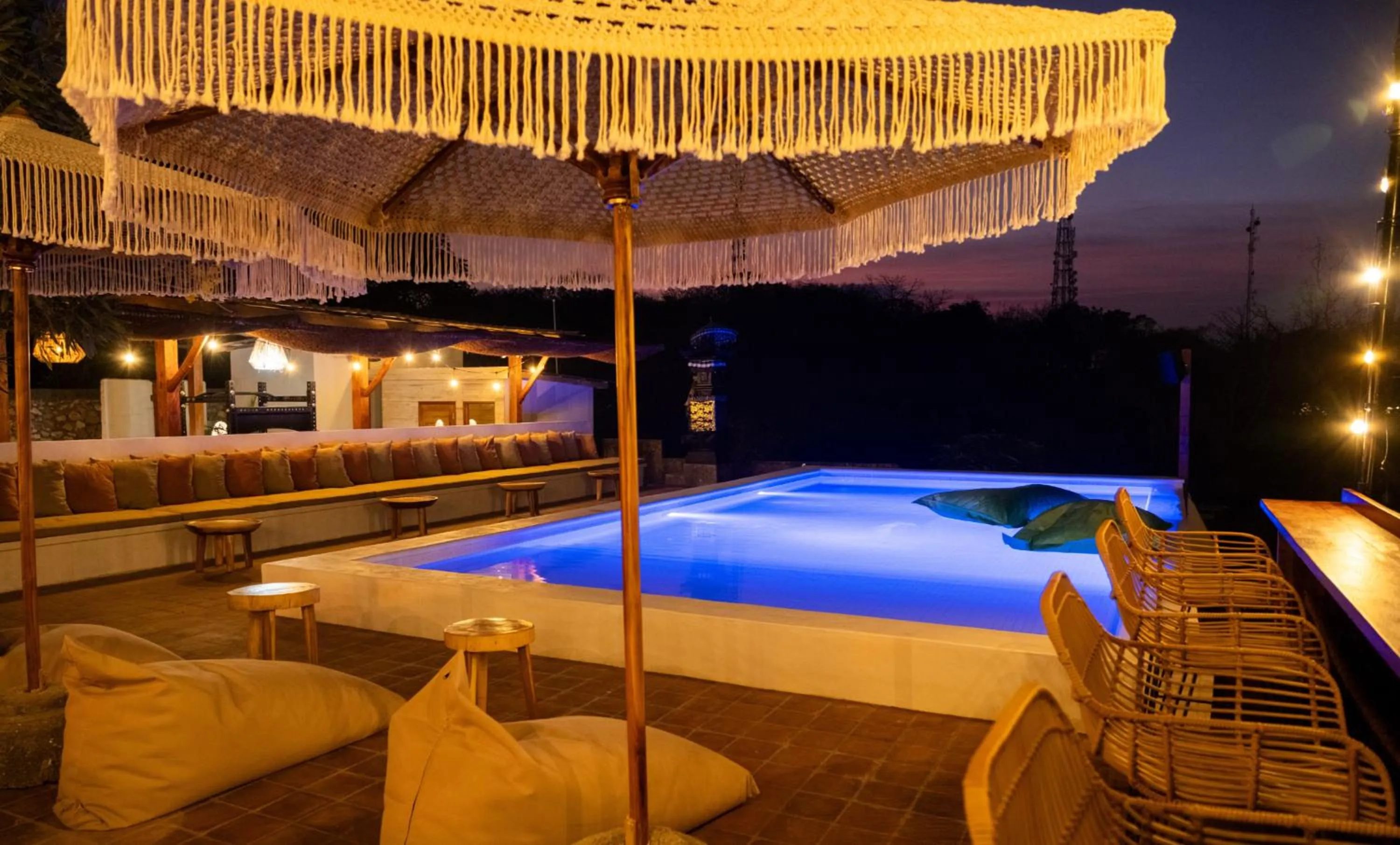 Swimming pool in Mad Monkey Nusa Lembongan