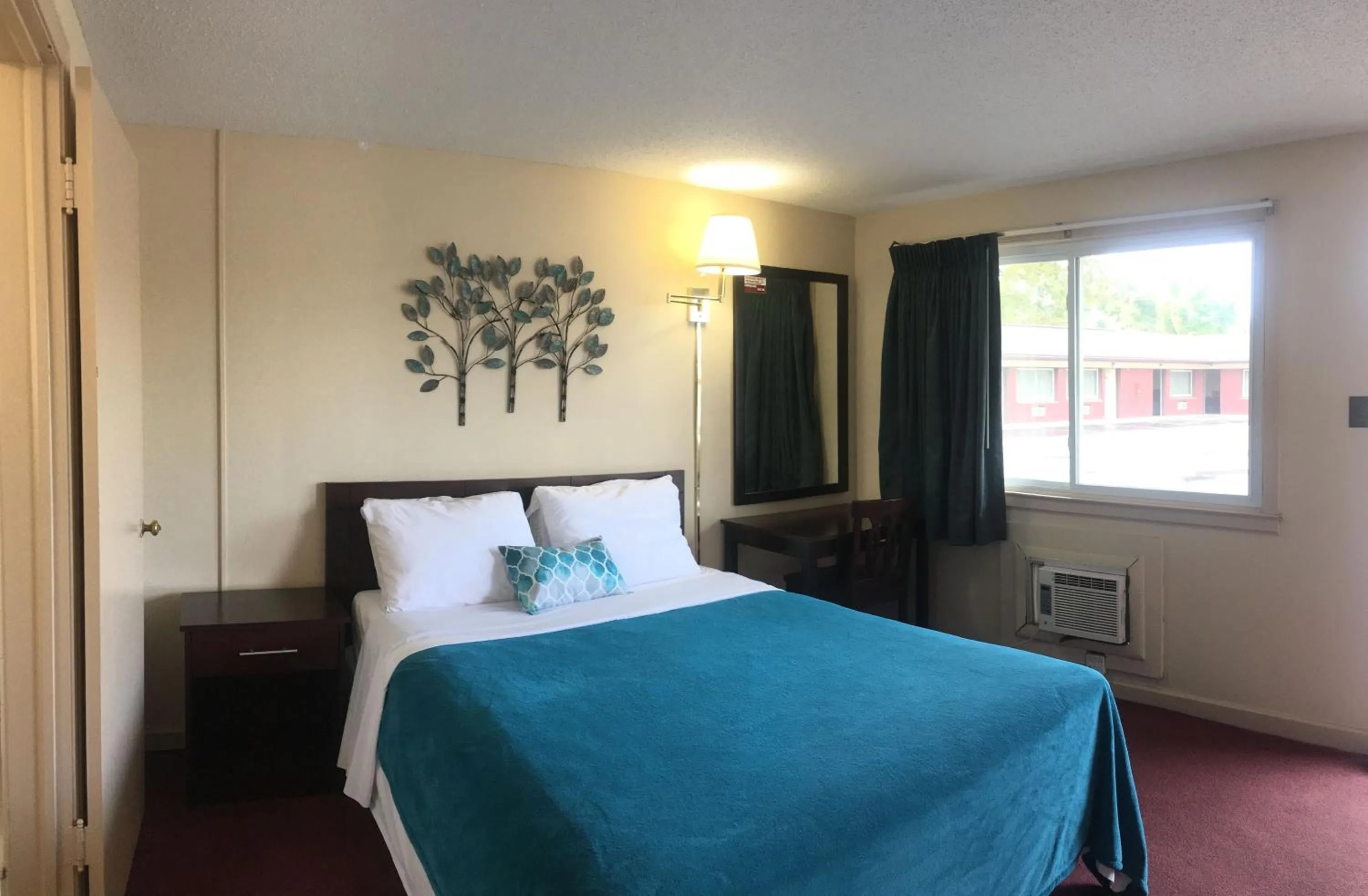 Bed in Swiss Cottage Inn