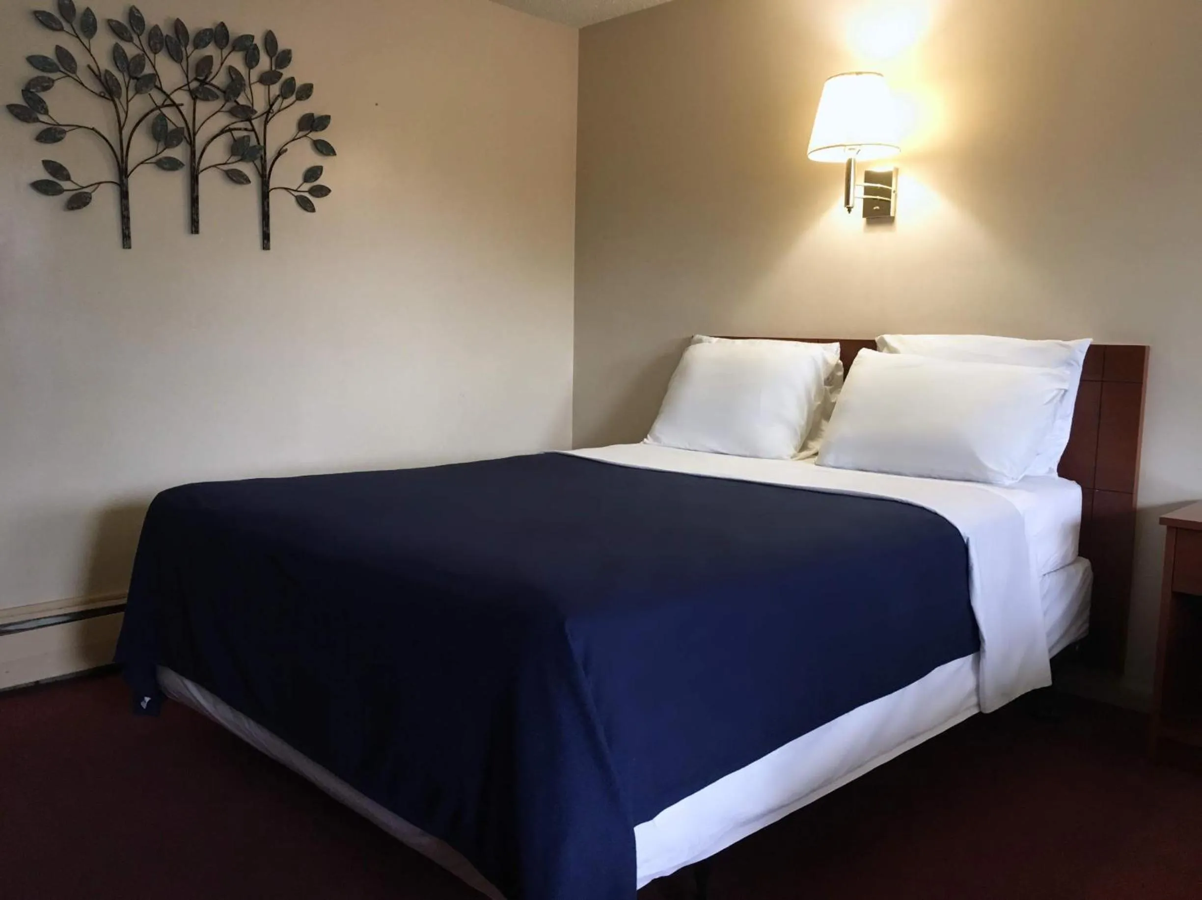 Bed in Swiss Cottage Inn