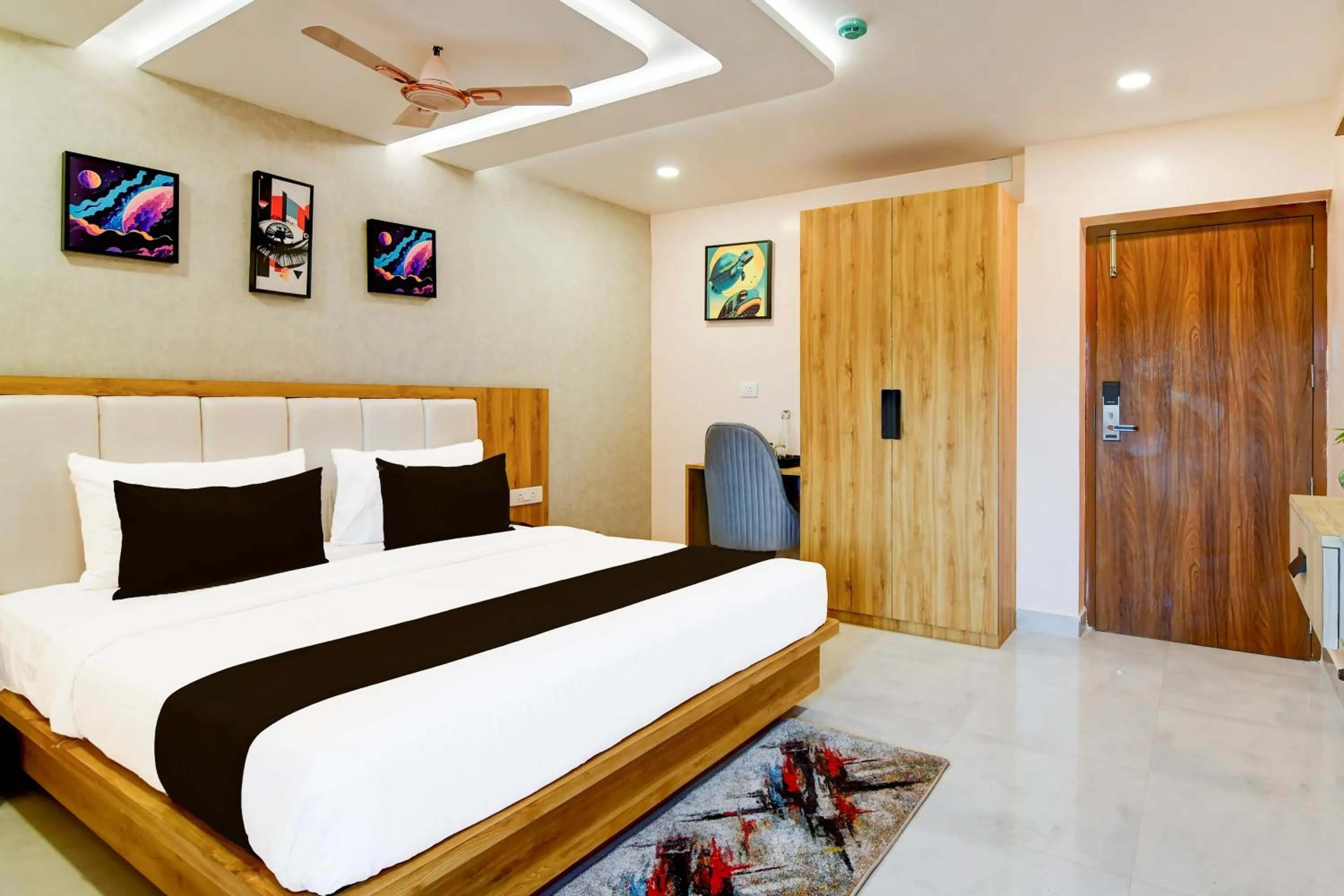 Bedroom, Bed in Super Townhouse Oak Sayhallo Sincity