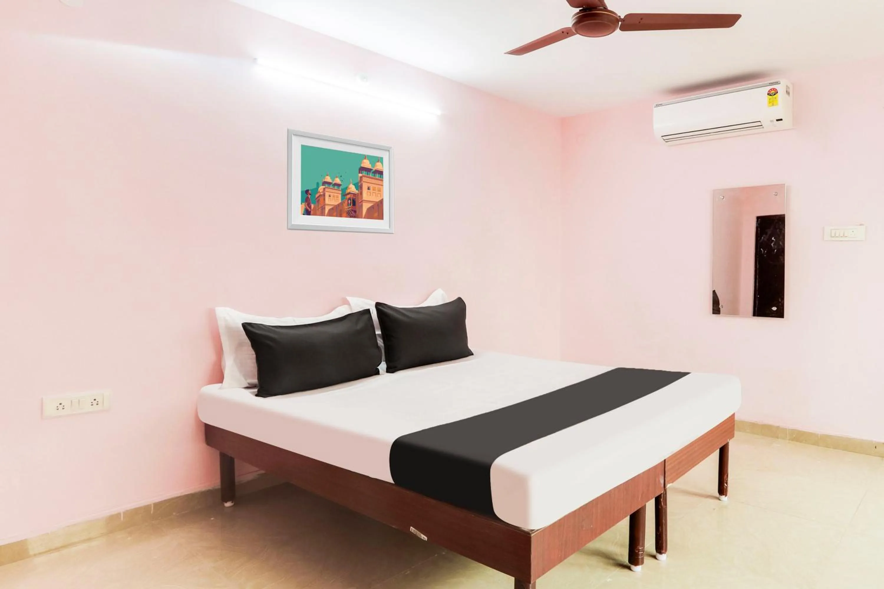 Bedroom, Bed in Hotel O Shirdi Blissful Residency