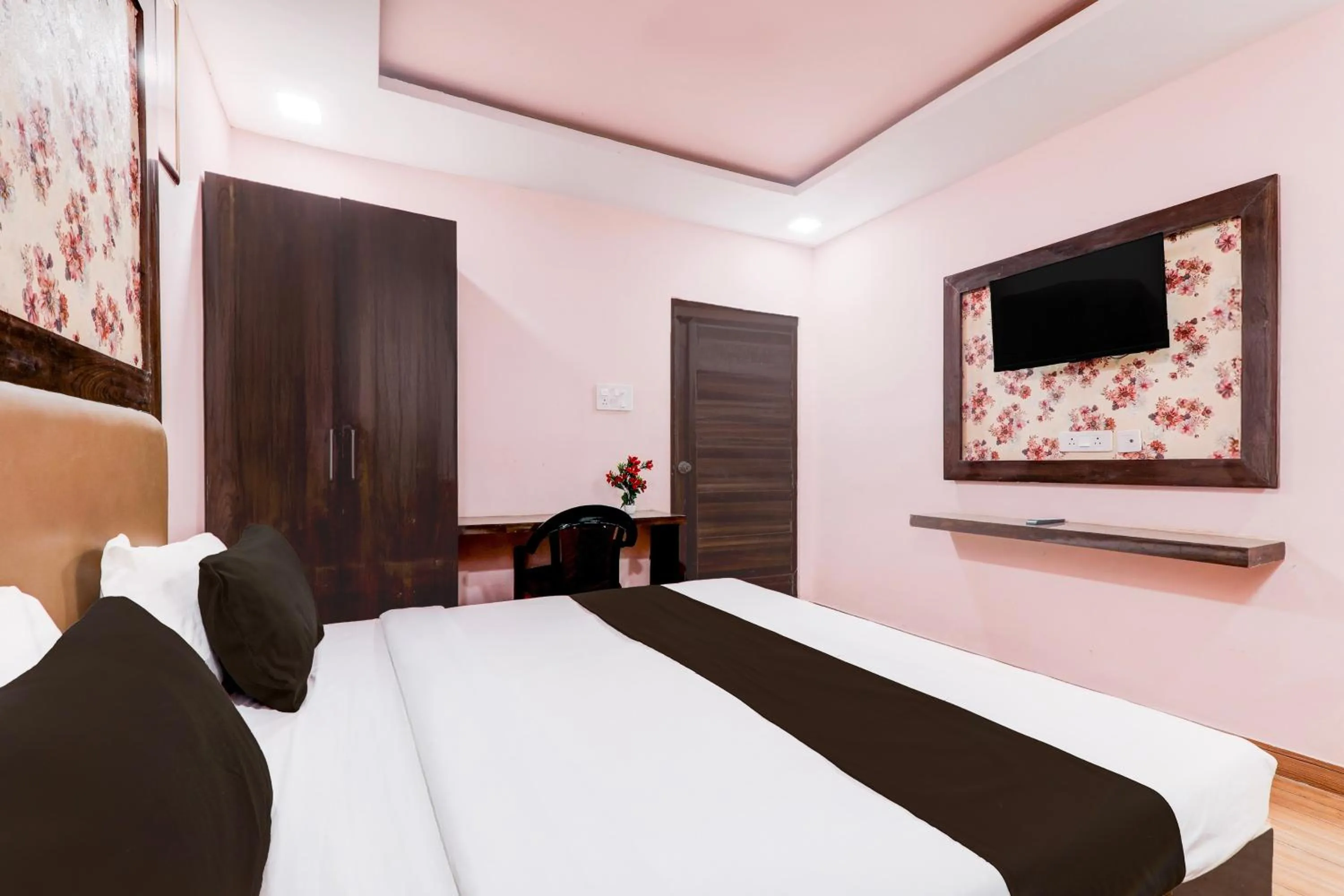 Bedroom, Bed in Super Hotel O BBD Lucknow Formerly 7th Heaven