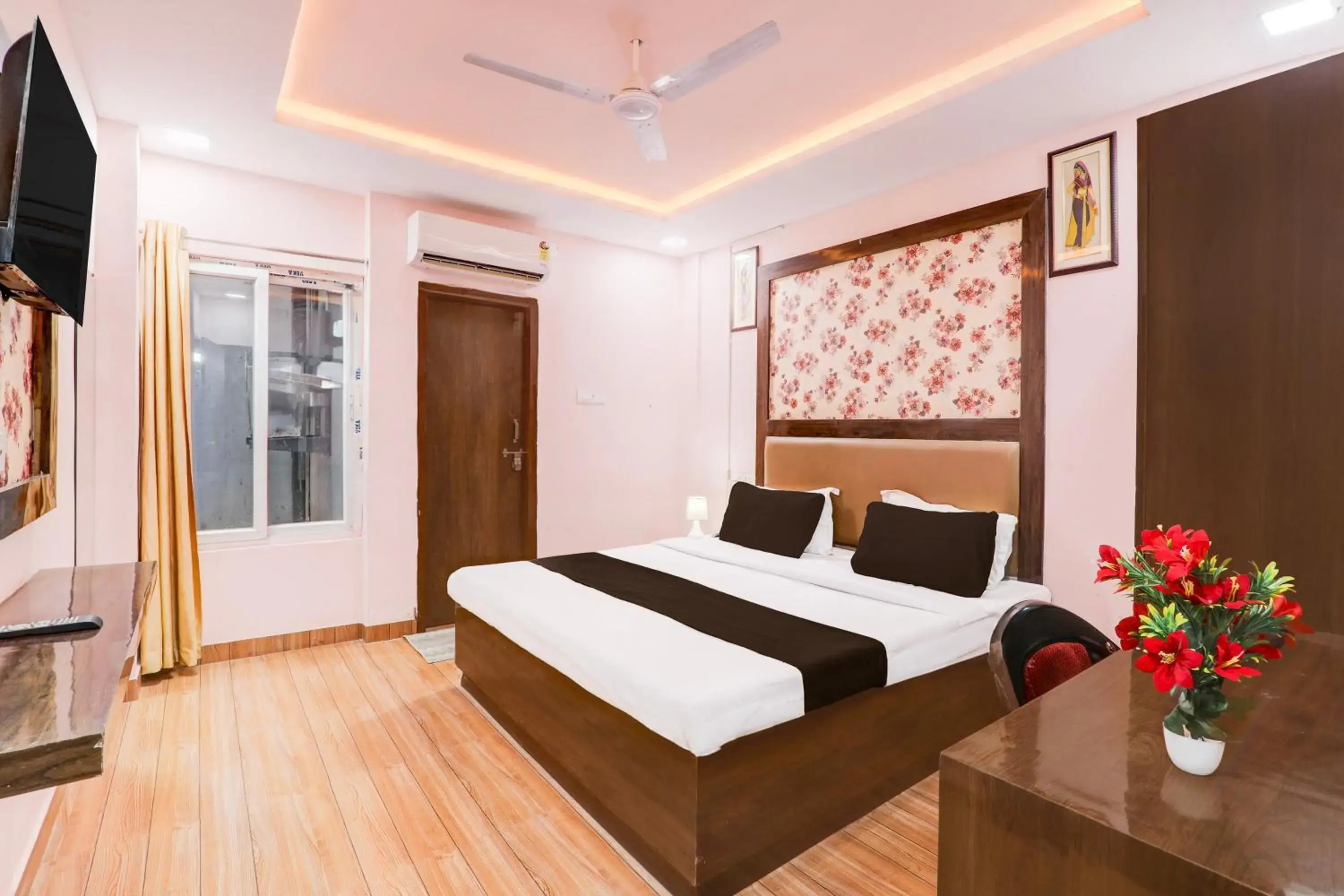 Bedroom, Bed in Super Hotel O BBD Lucknow Formerly 7th Heaven Bedroom, Bed in Super Hotel O BBD Lucknow Formerly 7th Heaven