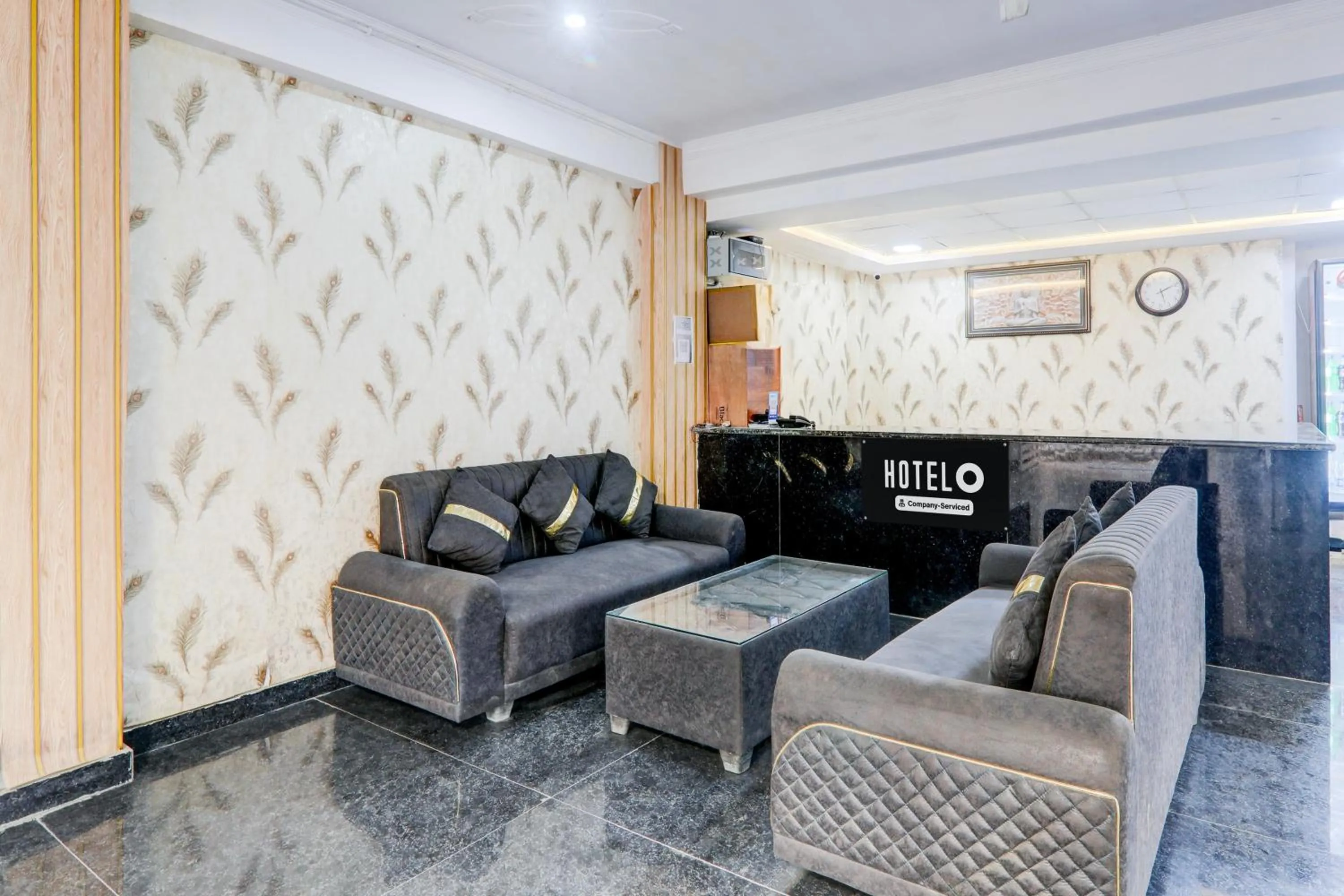 Lobby or reception in Super Hotel O BBD Lucknow Formerly 7th Heaven