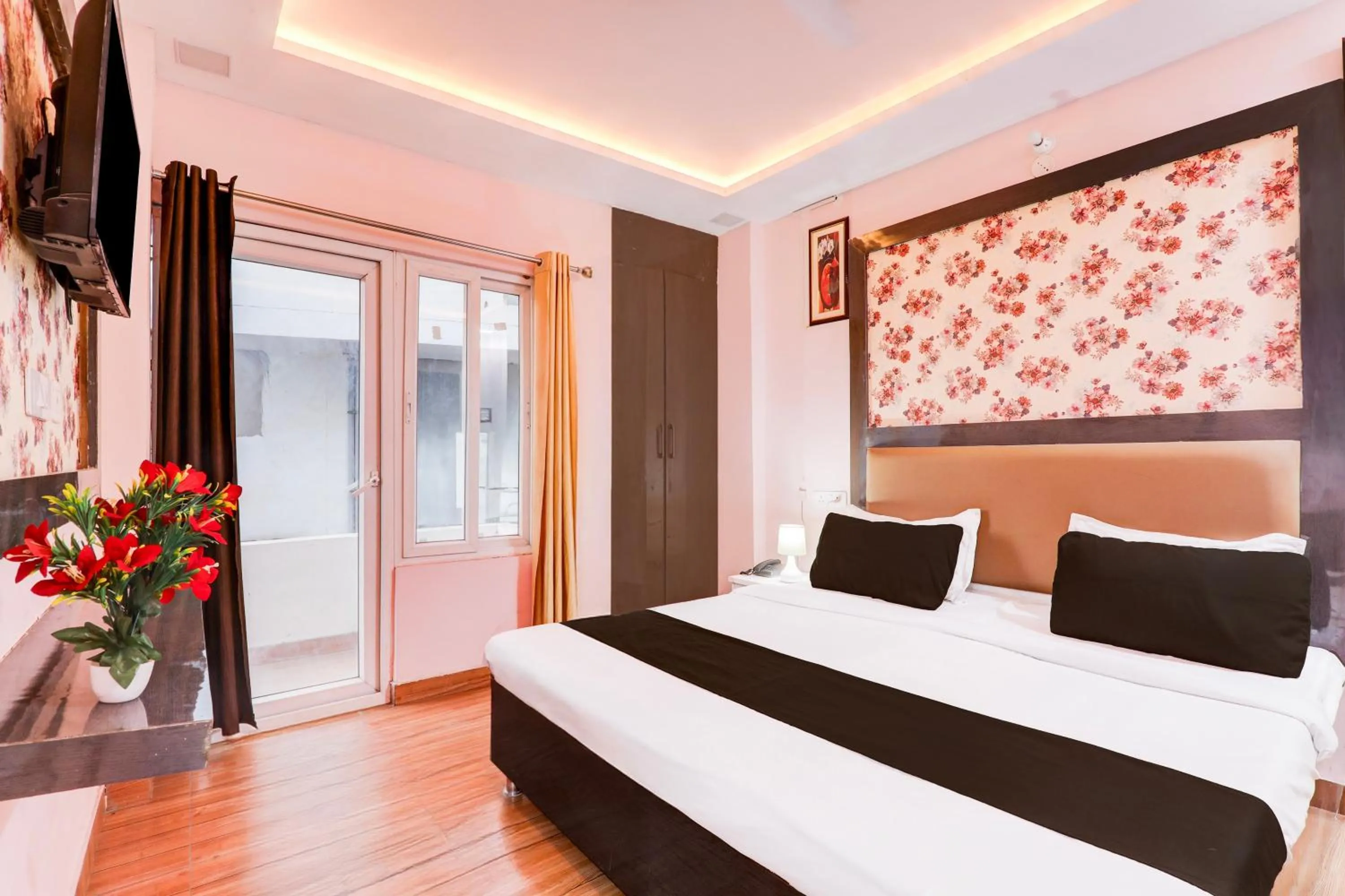 Bedroom, Bed in Super Hotel O BBD Lucknow Formerly 7th Heaven