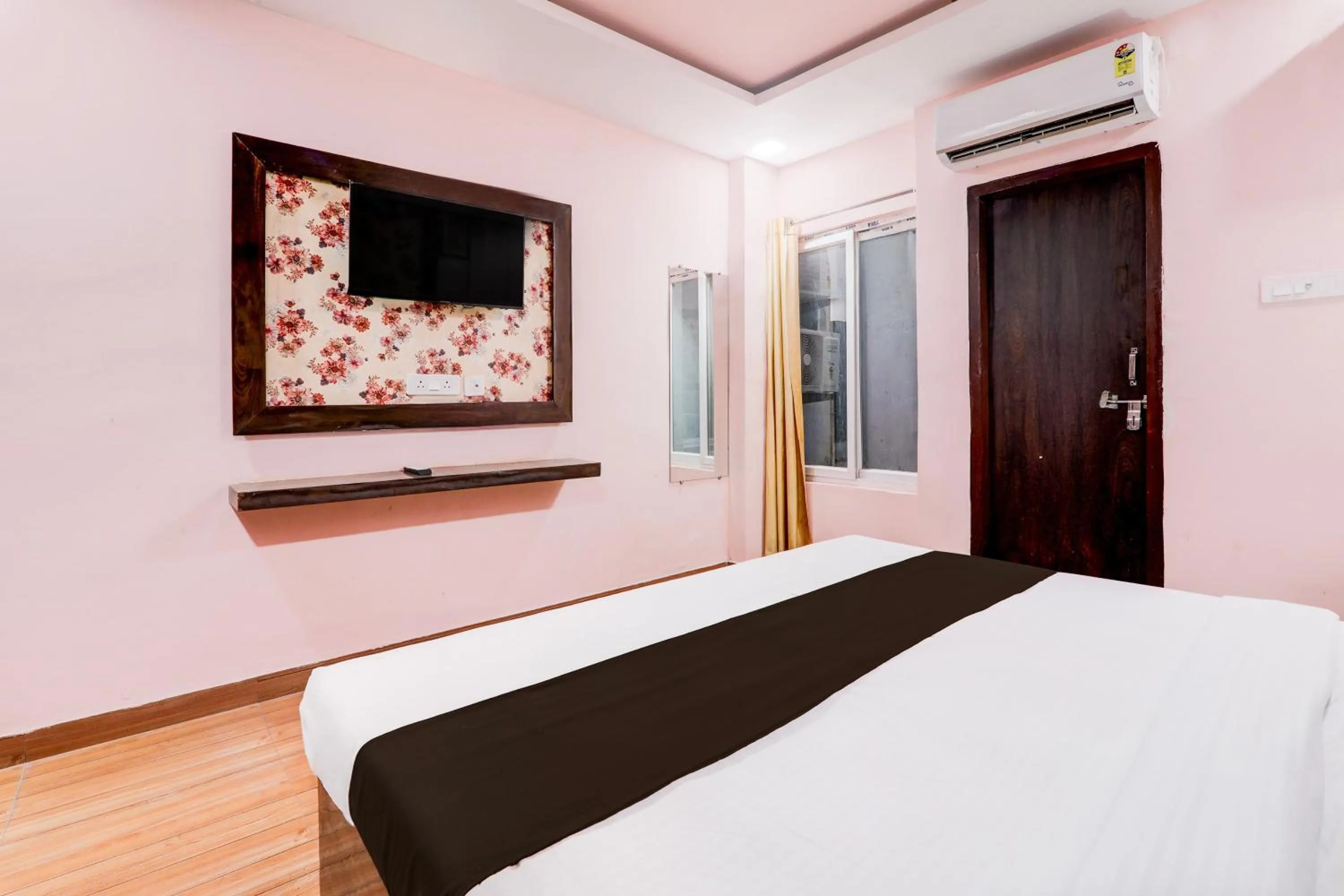 Bedroom, Bed in Super Hotel O BBD Lucknow Formerly 7th Heaven