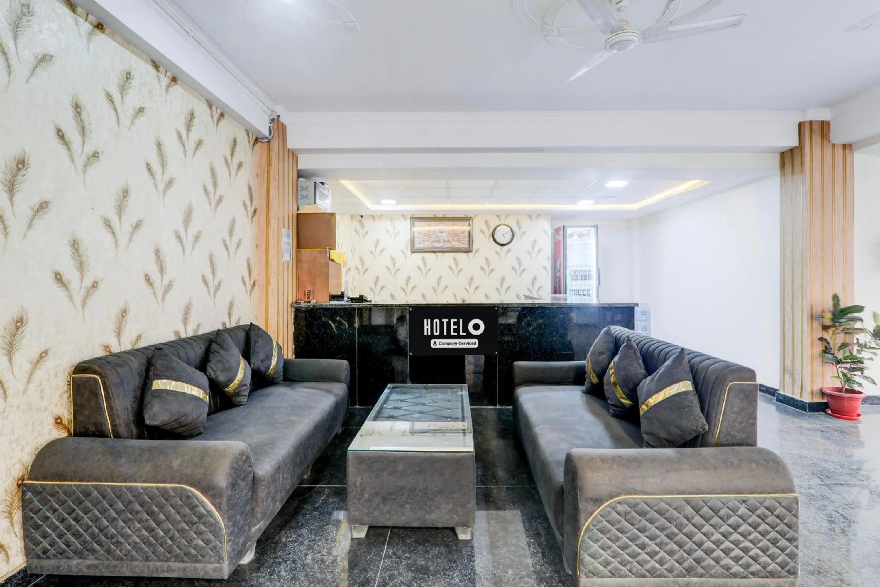 Lobby or reception in Super Hotel O BBD Lucknow Formerly 7th Heaven