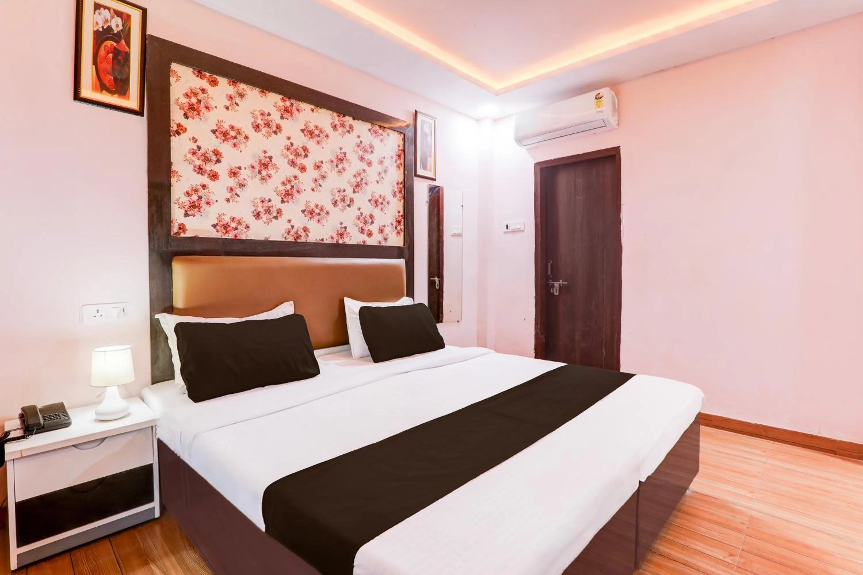 Bedroom, Bed in Super Hotel O BBD Lucknow Formerly 7th Heaven