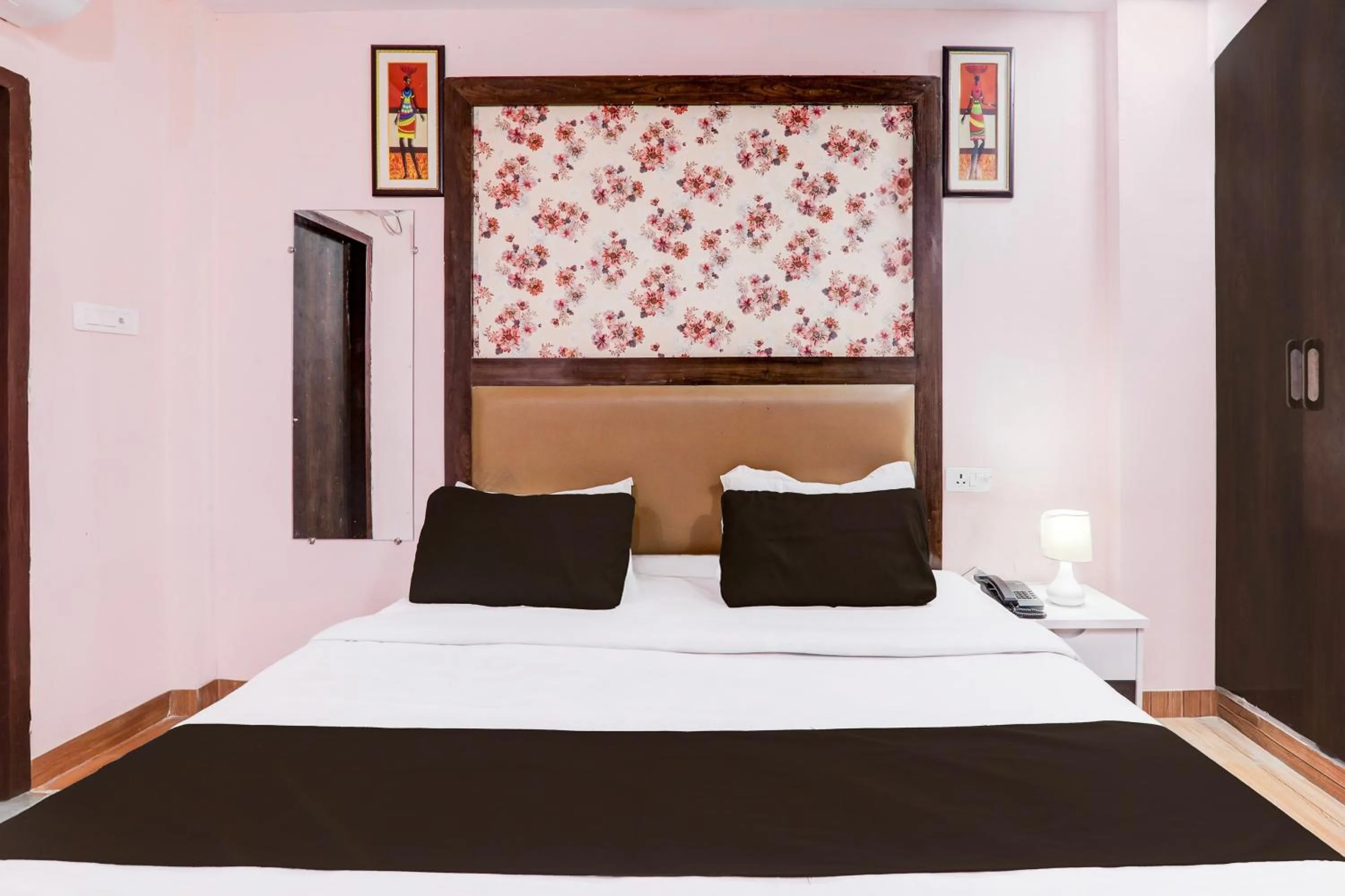 Bedroom, Bed in Super Hotel O BBD Lucknow Formerly 7th Heaven