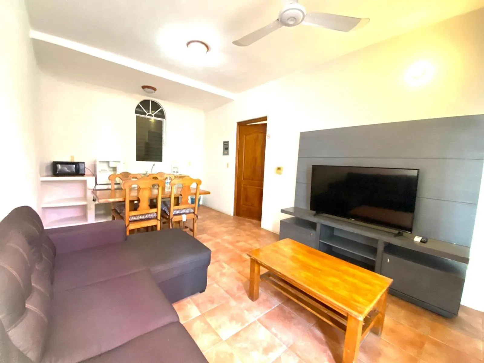 Communal lounge/ TV room in Hotel Boutique Eden Costa