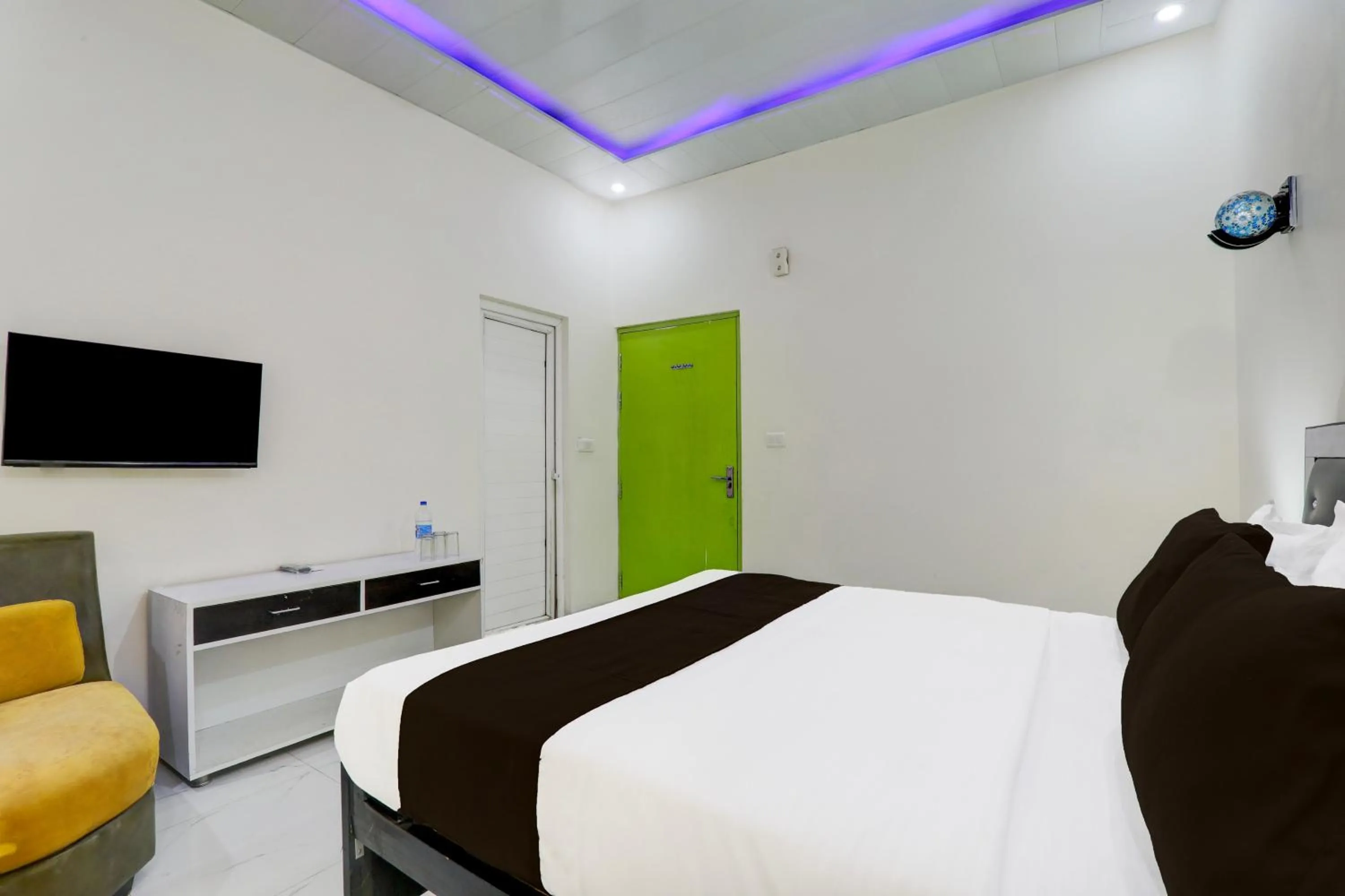 Bedroom in Super Hotel O Banthara near Airport