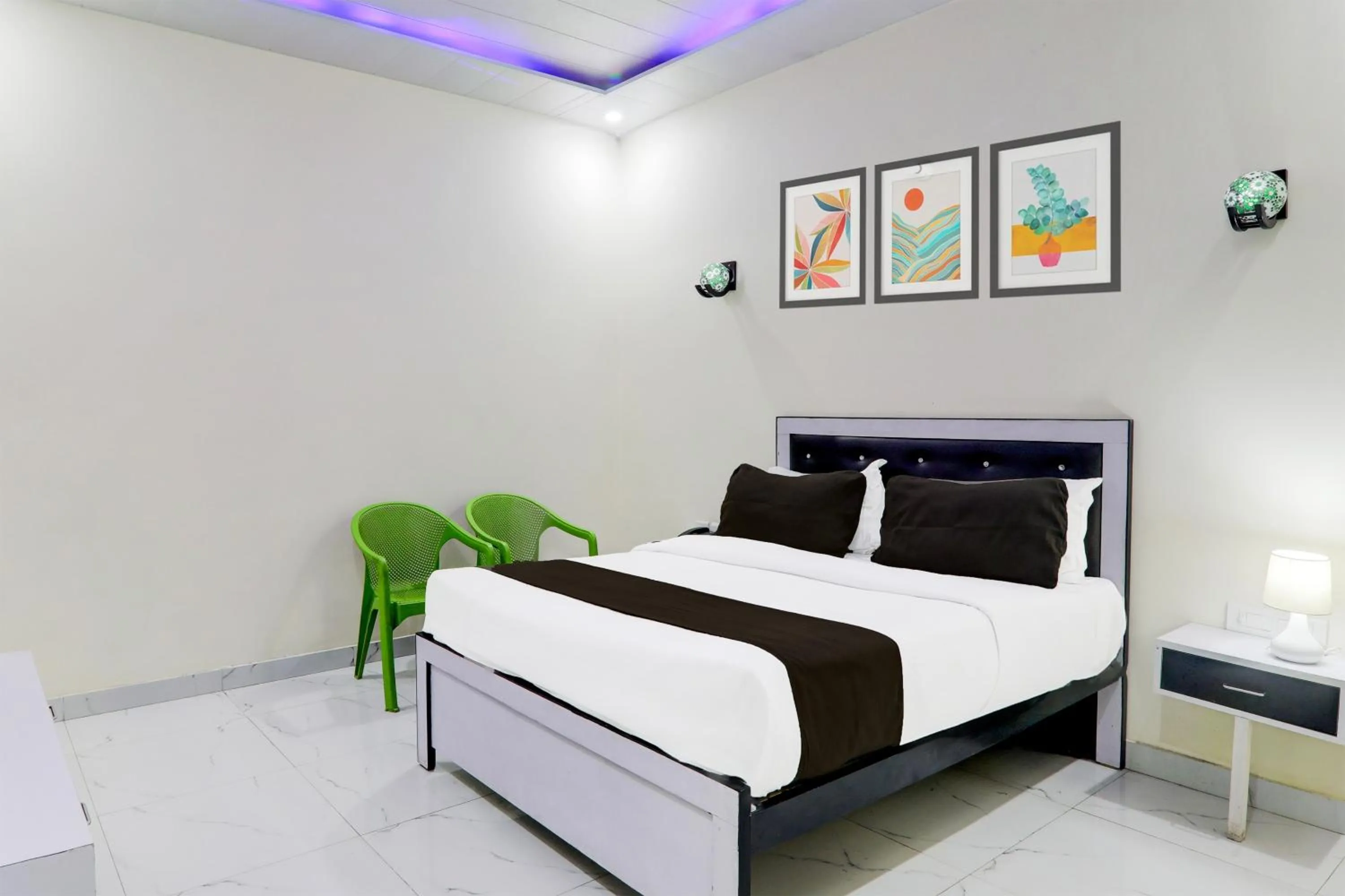Bedroom in Super Hotel O Banthara near Airport