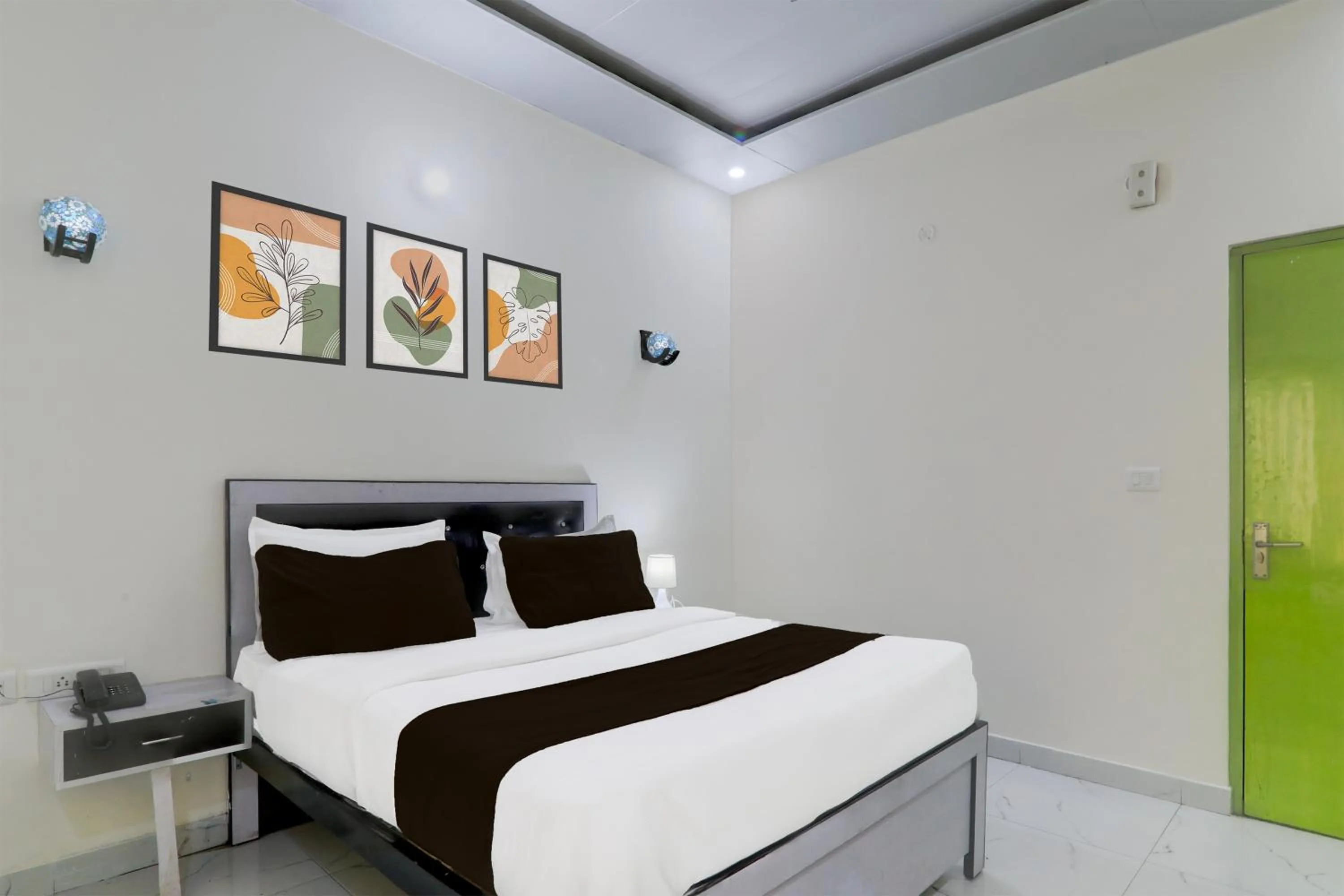 Bedroom in Super Hotel O Banthara near Airport