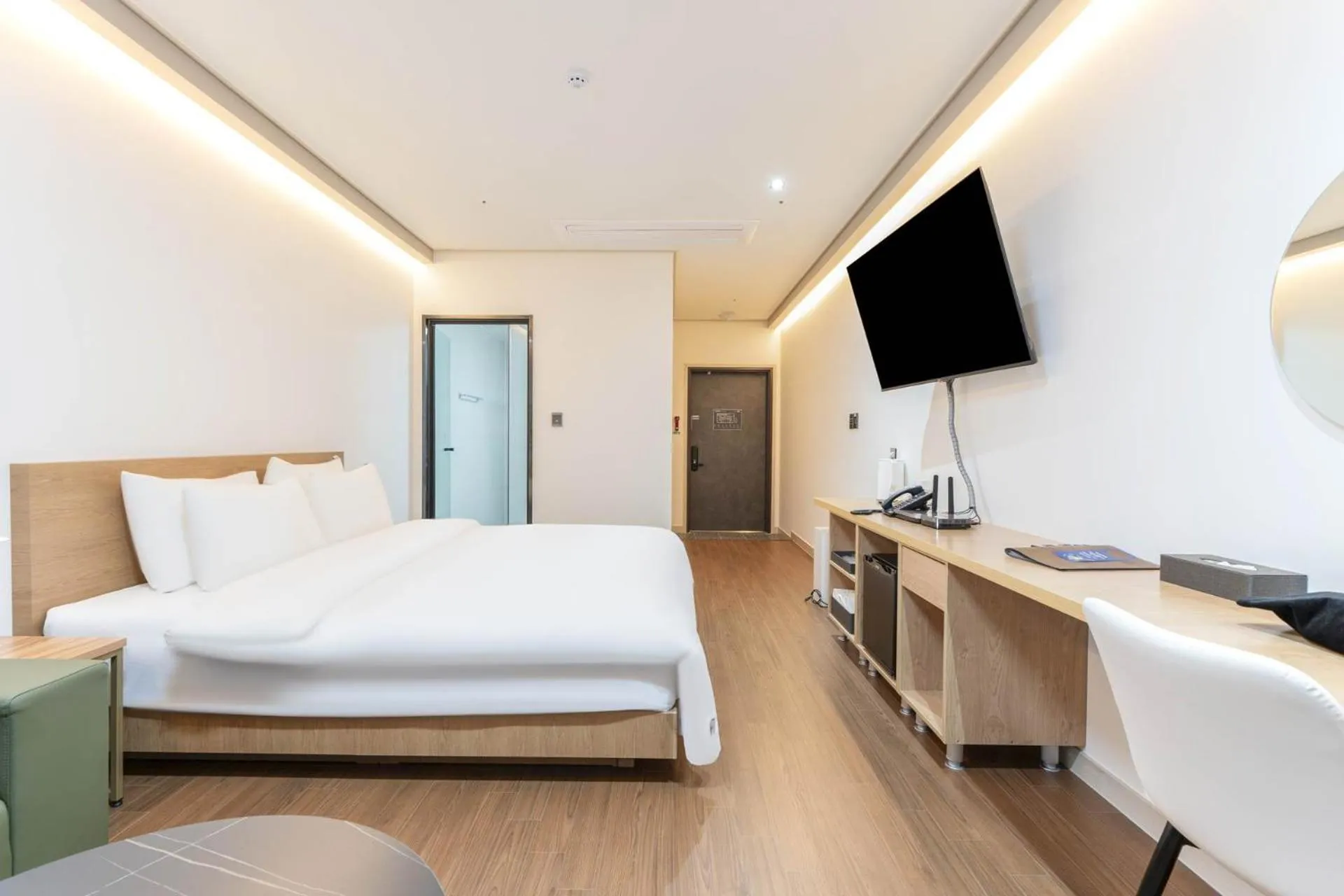 Bed in Hotel Deokyeong