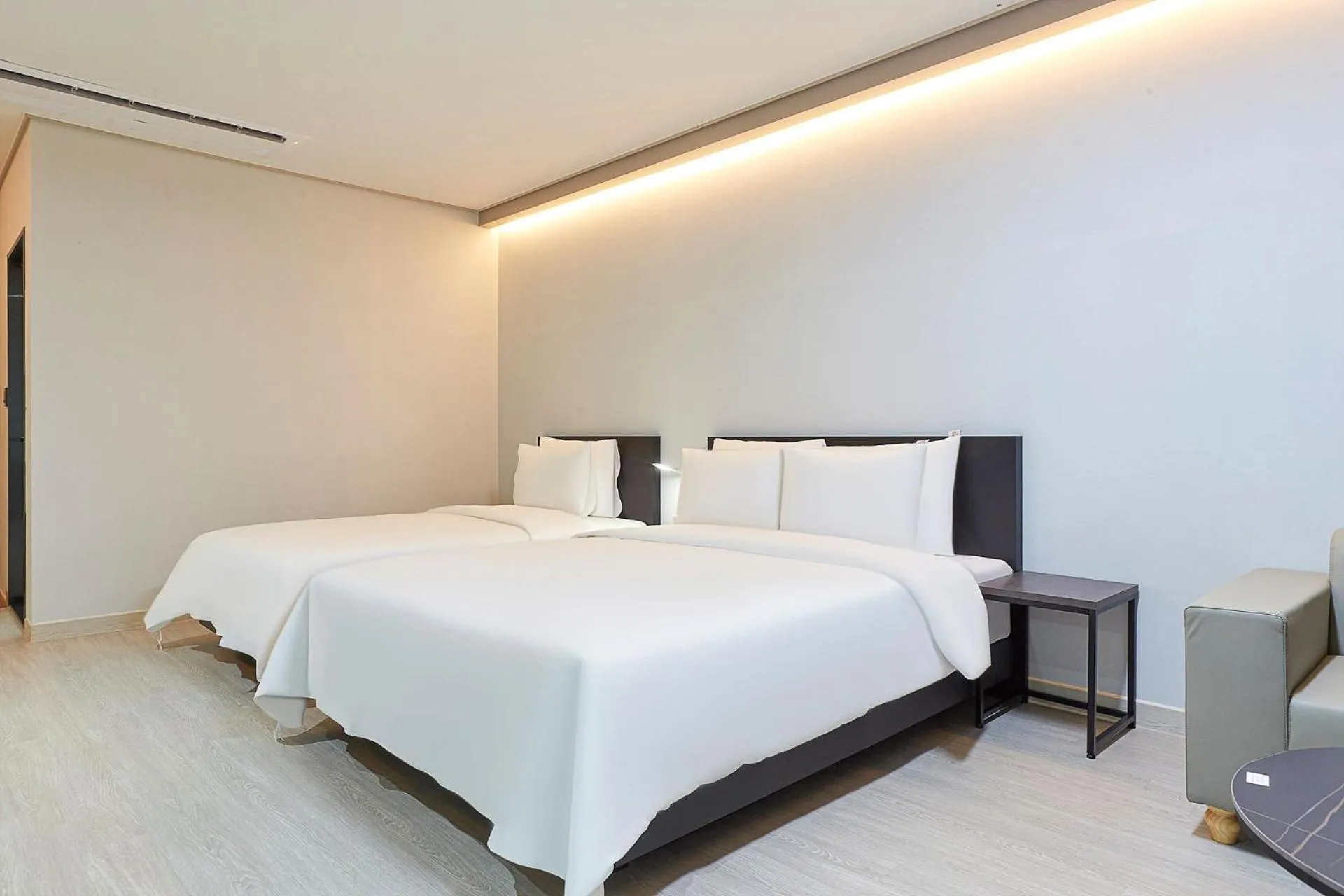 Bed in Hotel Deokyeong