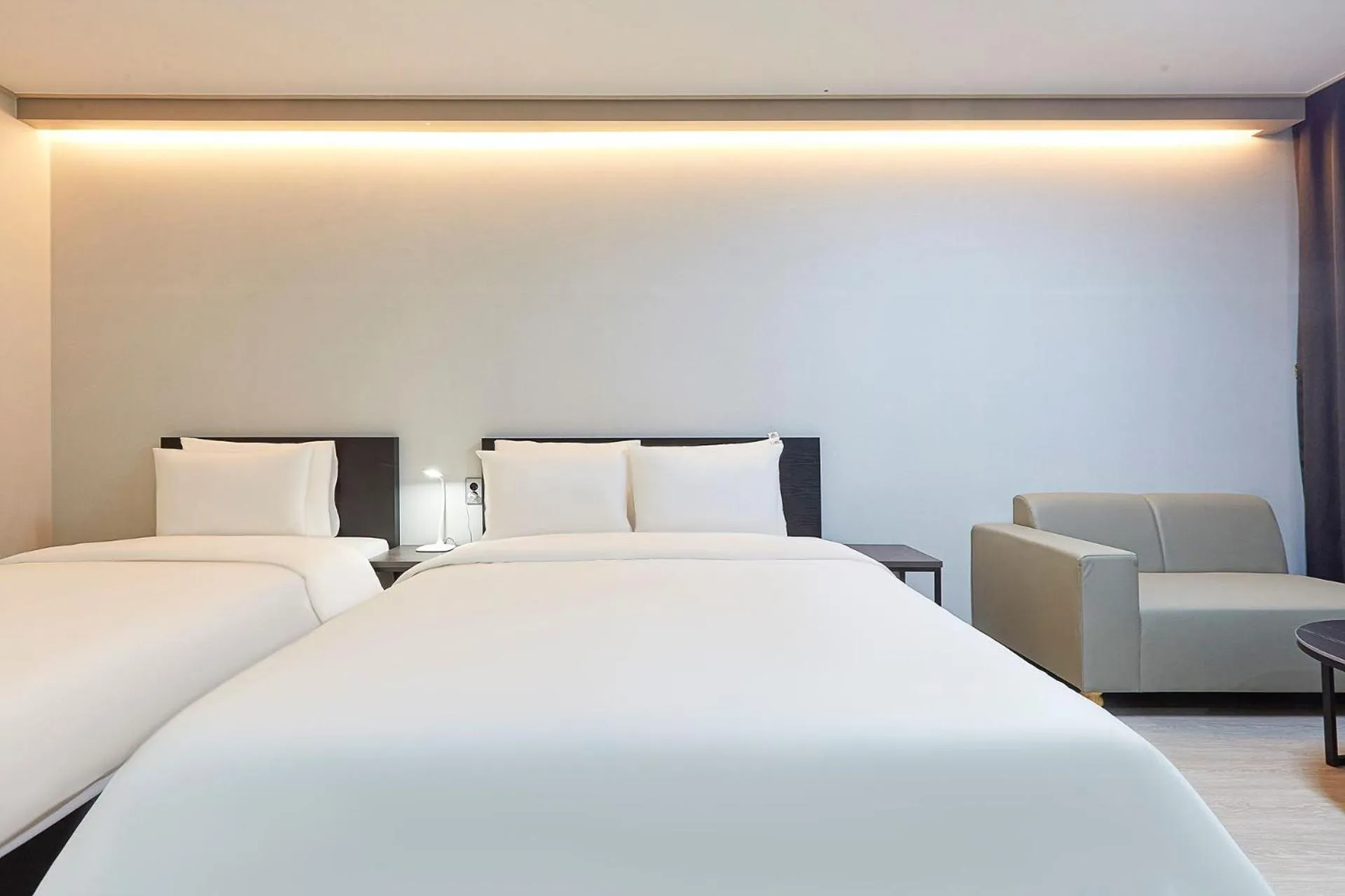 Bed in Hotel Deokyeong