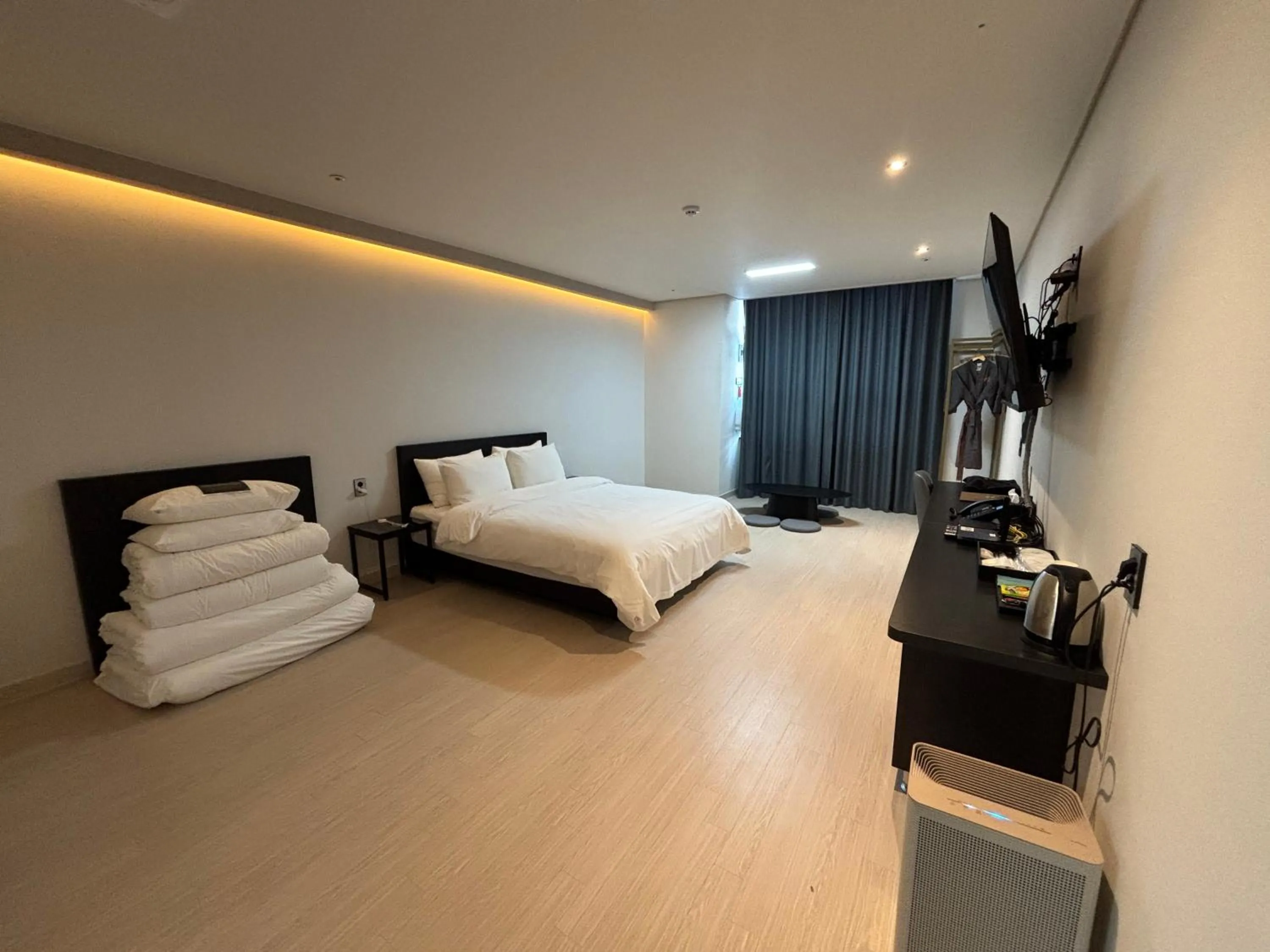 Bed in Hotel Deokyeong