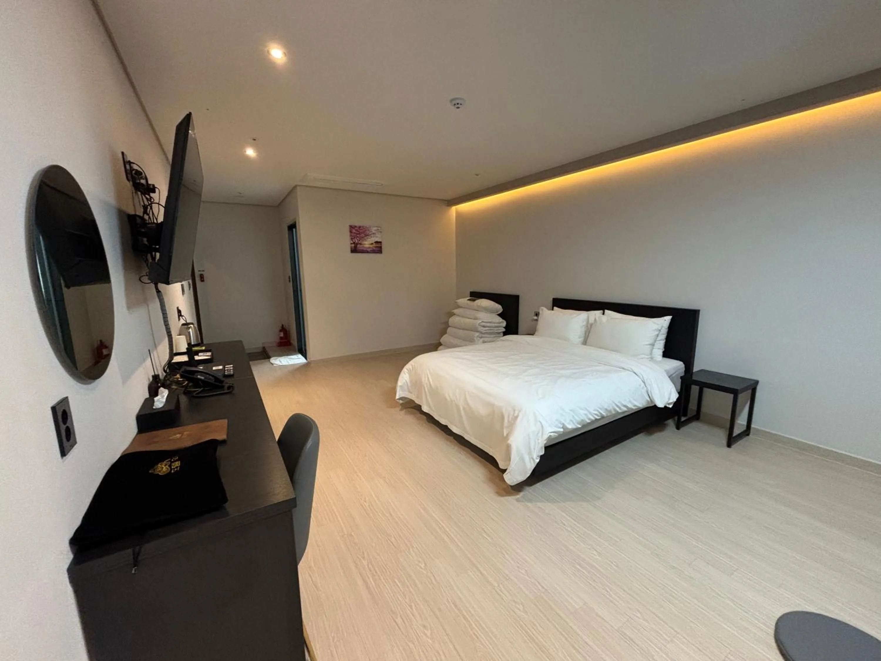 Bed in Hotel Deokyeong