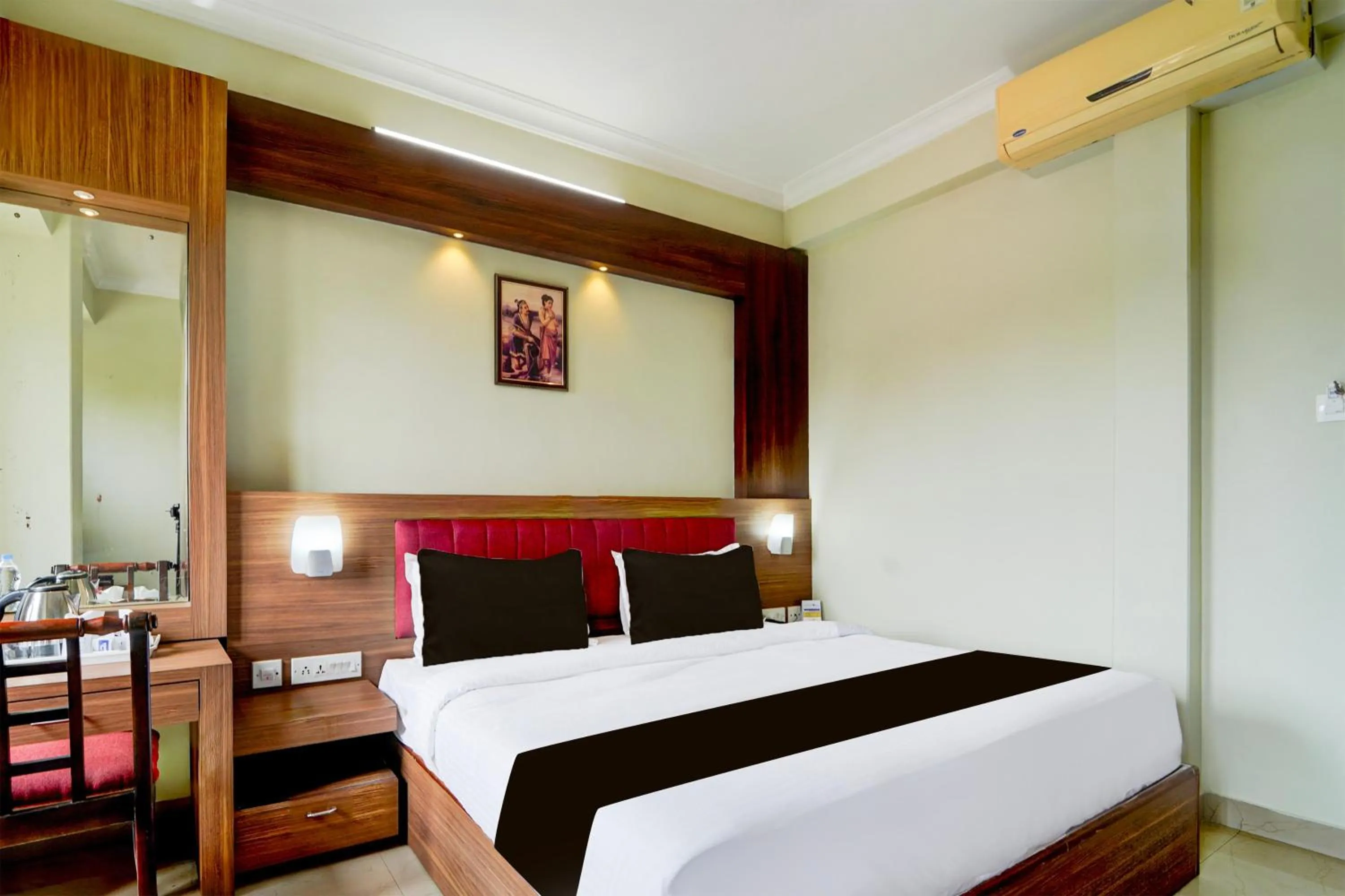Bedroom, Bed in Super Townhouse MG Road Trivandrum Formerly Nandanam Park