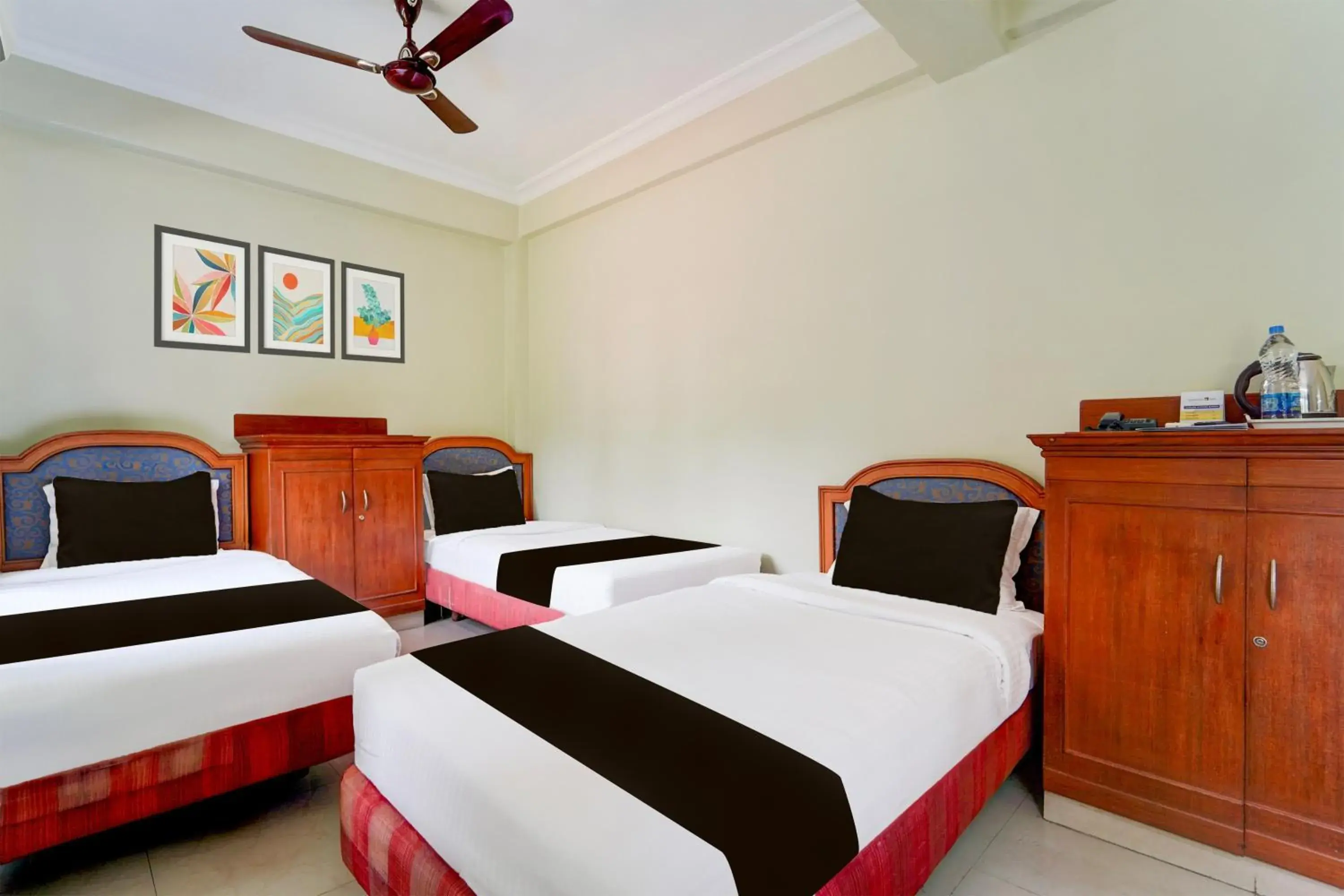 Bedroom, Bed in Super Townhouse MG Road Trivandrum Formerly Nandanam Park Bedroom, Bed in Super Townhouse MG Road Trivandrum Formerly Nandanam Park