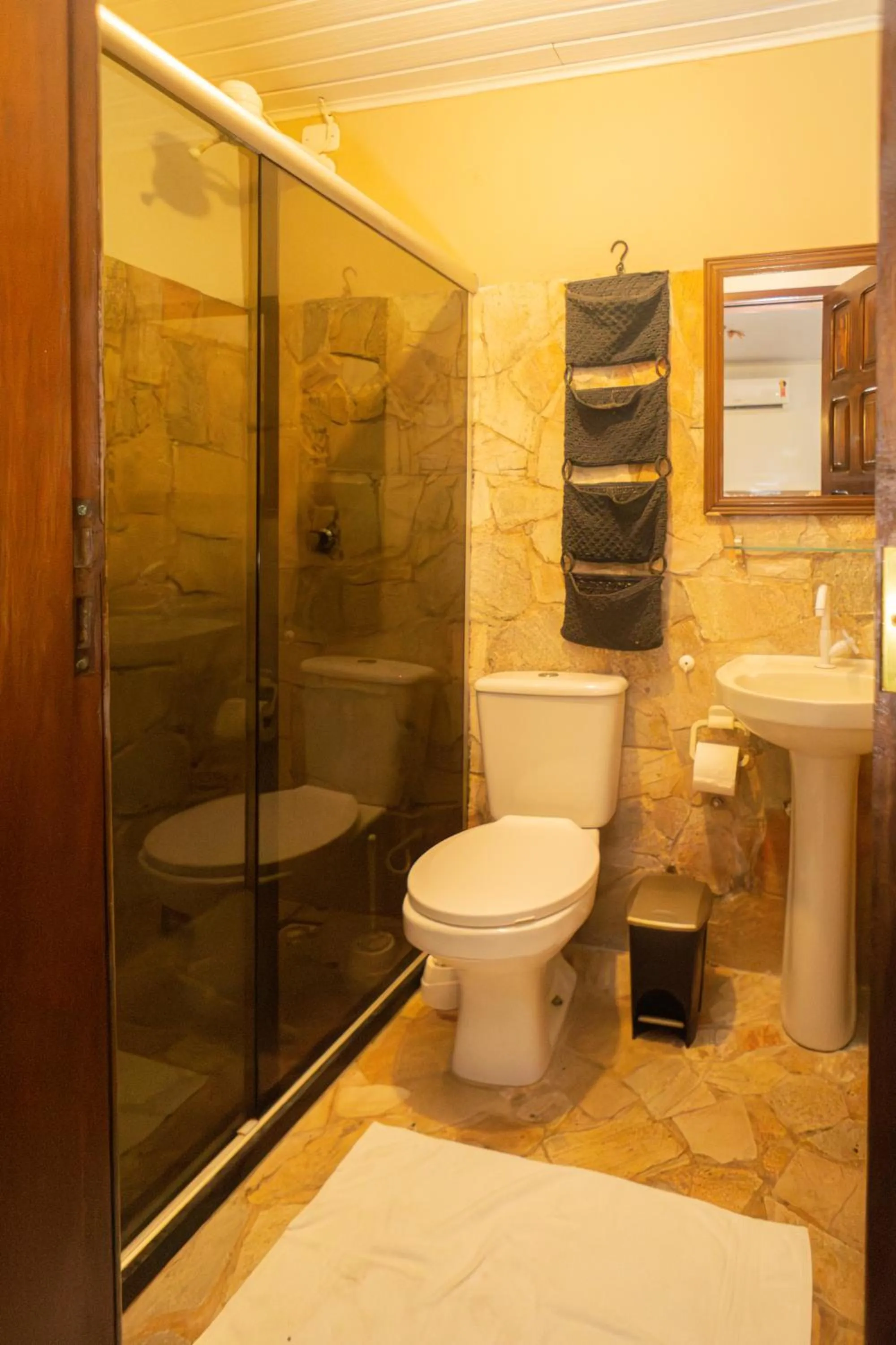 Shower in AquariusApart