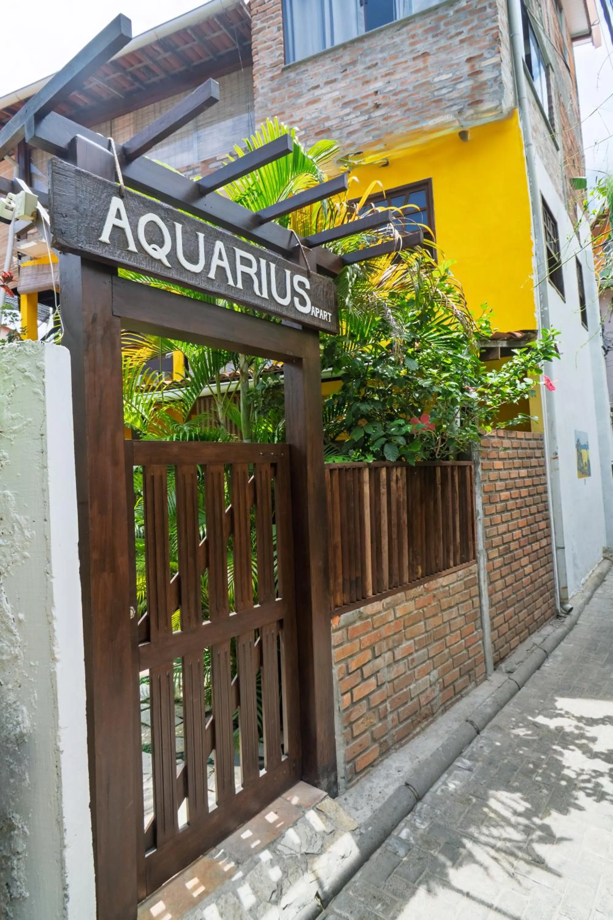 AquariusApart