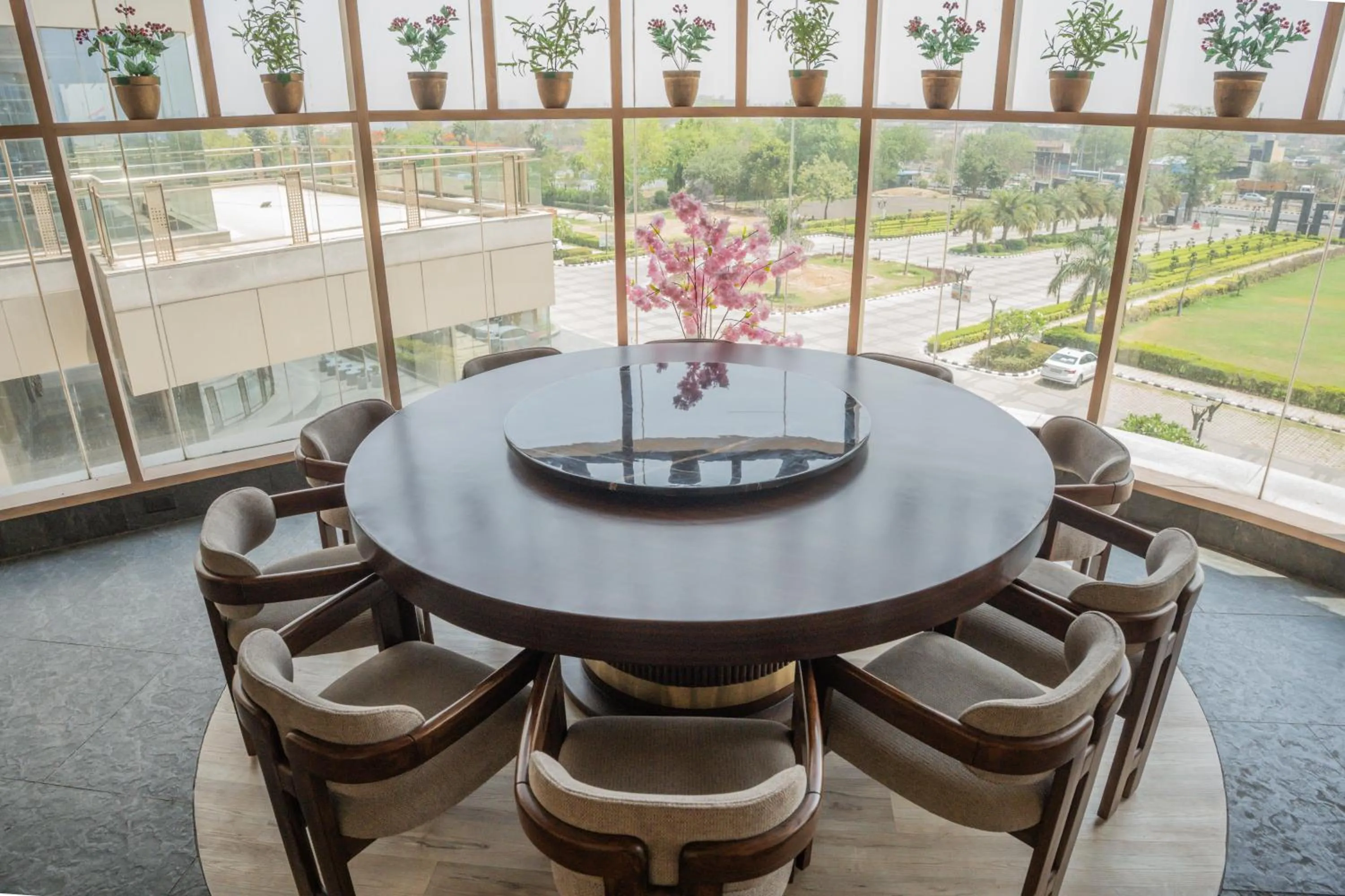 Restaurant/places to eat in AR Suites KLJ Square