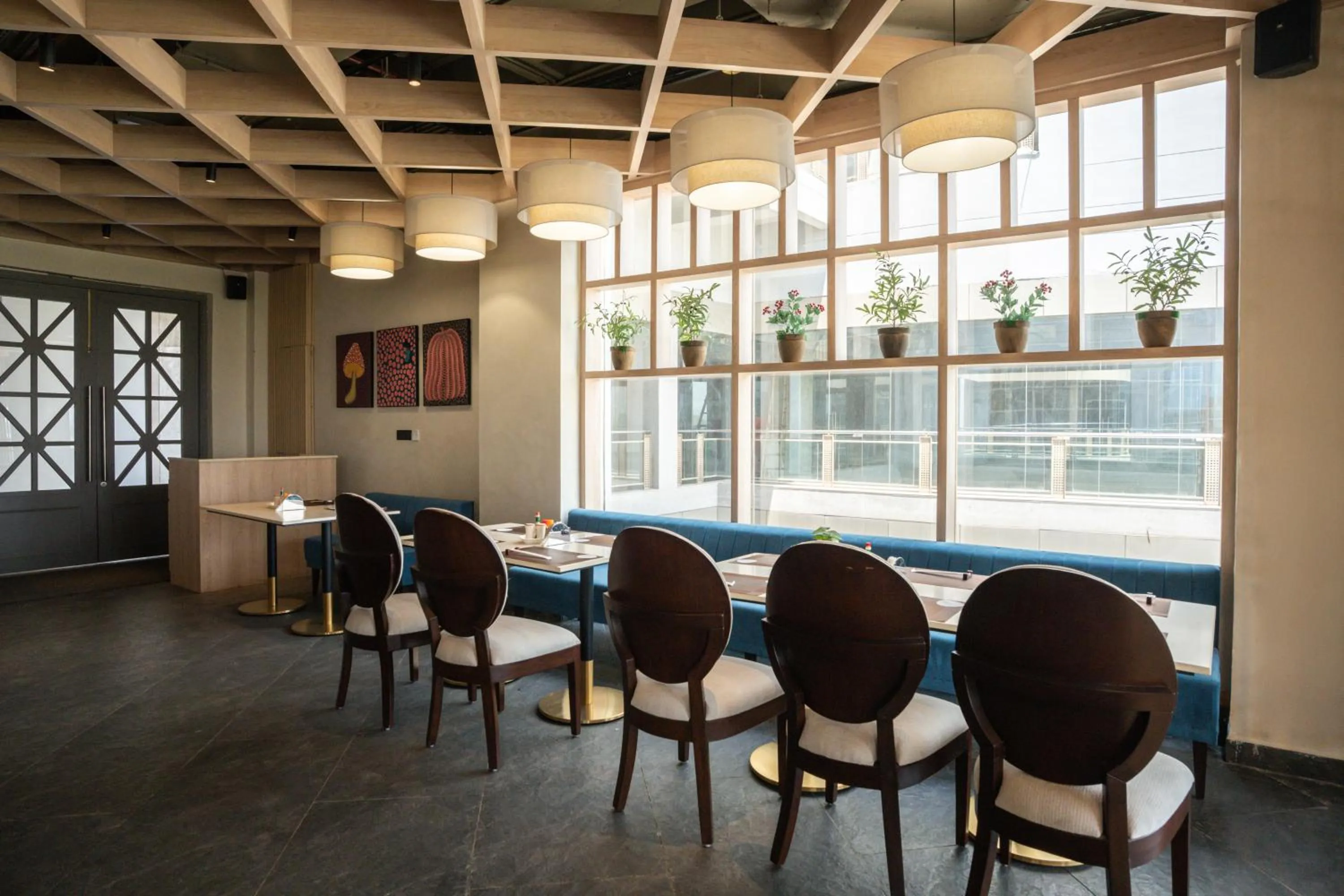 Restaurant/places to eat in AR Suites KLJ Square