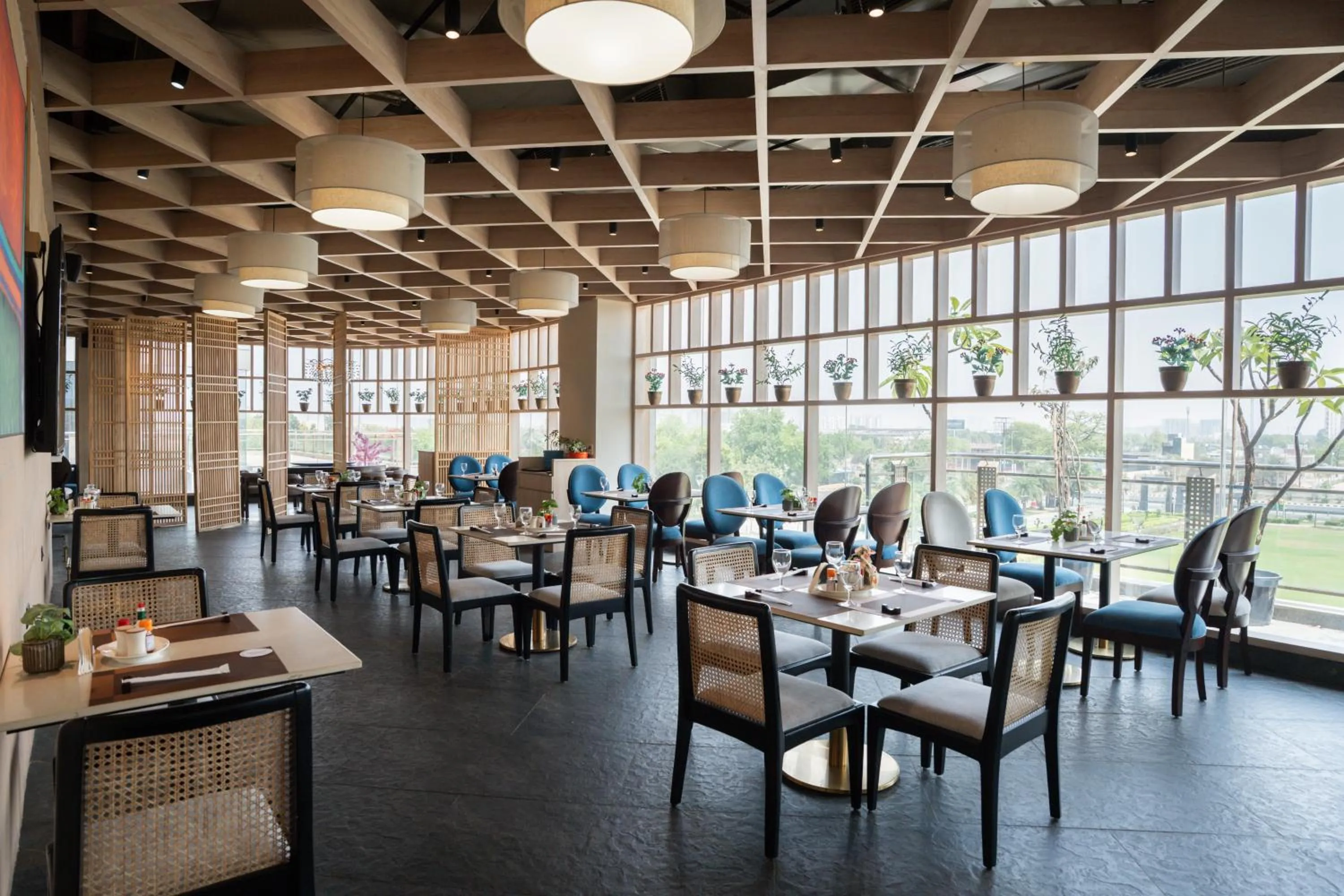 Restaurant/places to eat in AR Suites KLJ Square