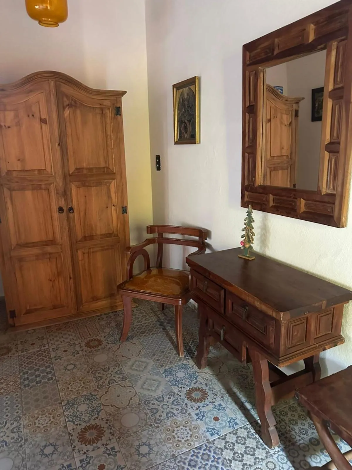 wardrobe in Hotel Casa Alvarada