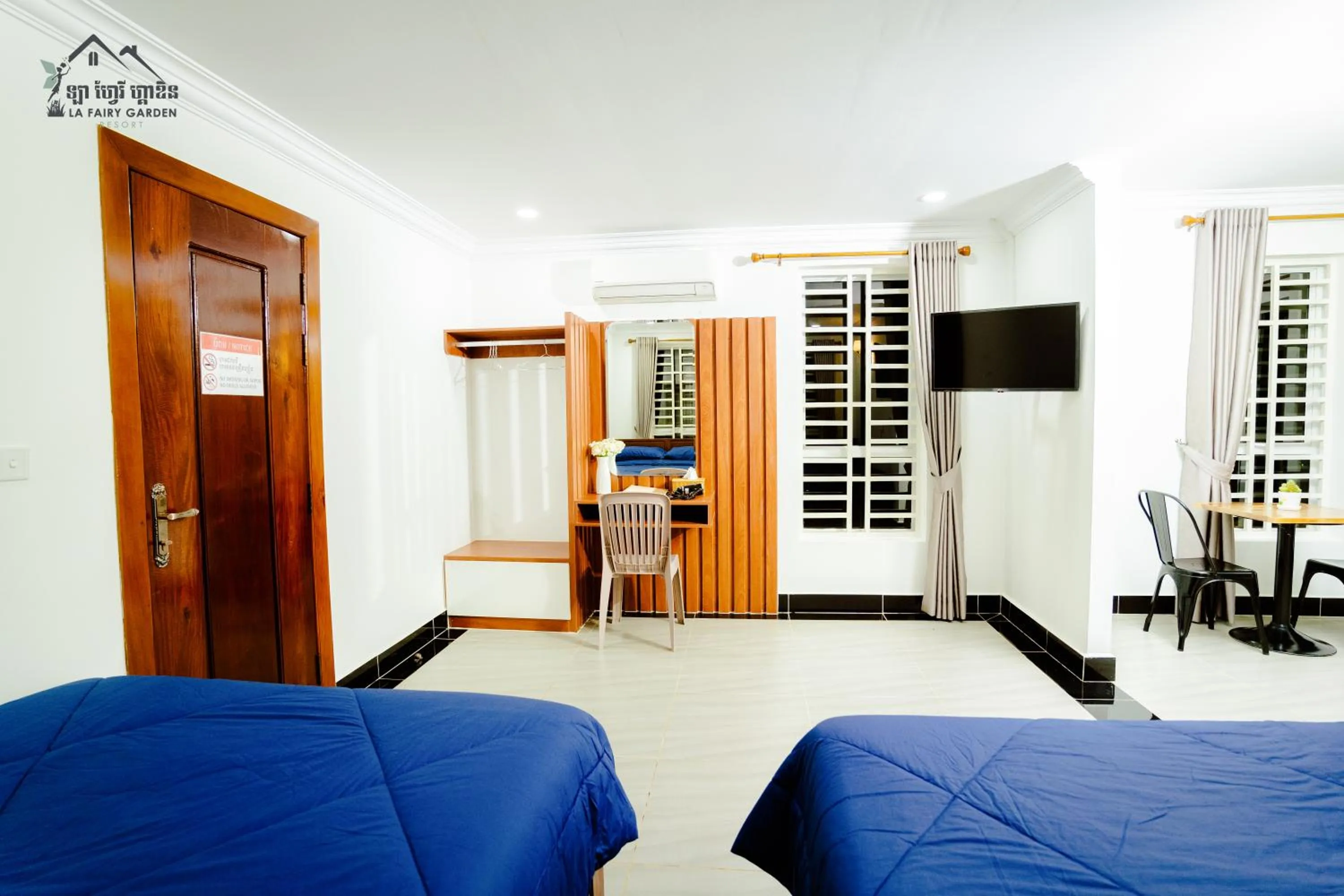 Communal lounge/ TV room, Bed in La Fairy Garden Resort