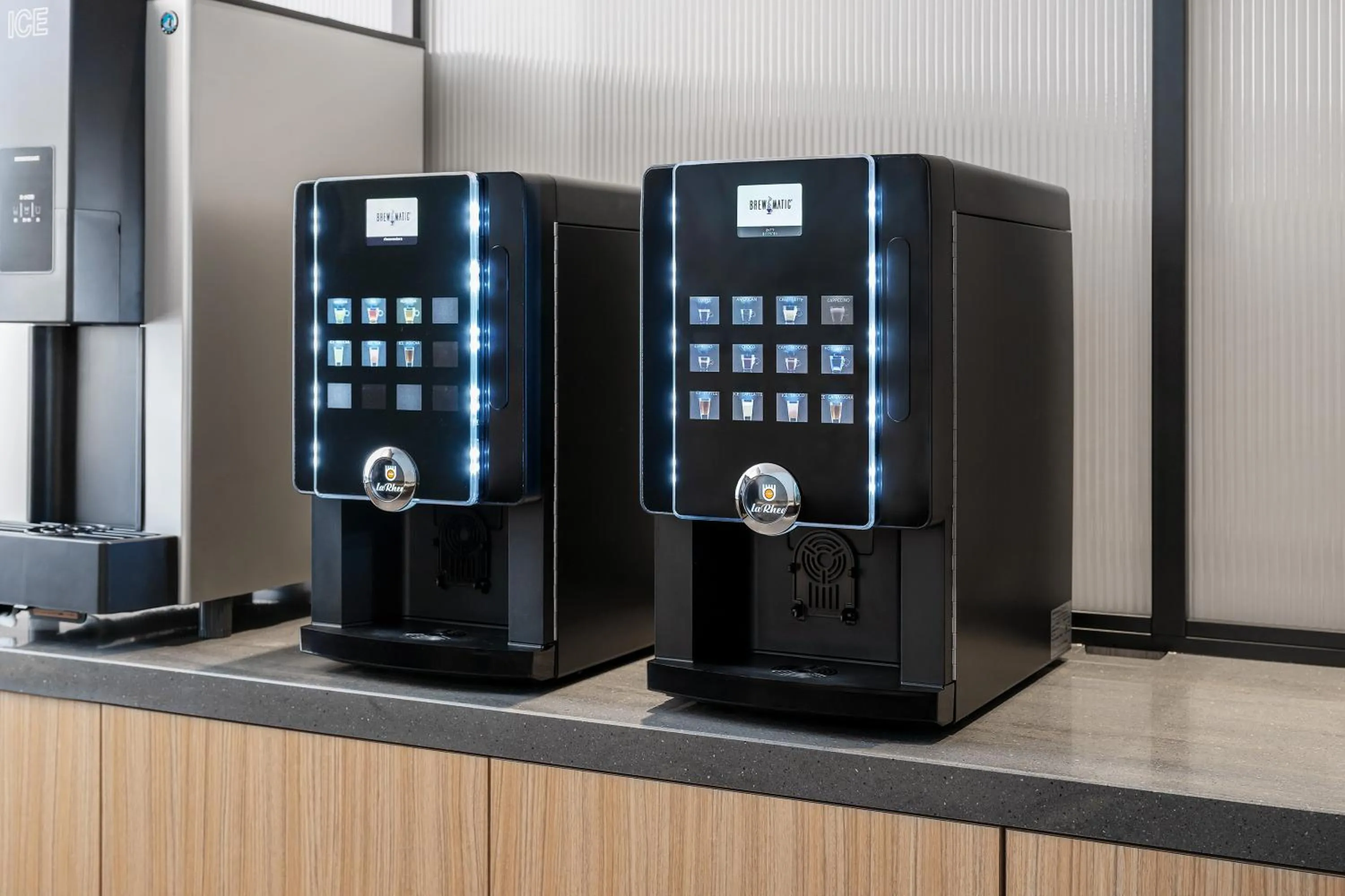 Communal lounge/ TV room in Hotel Hankyu GRAN RESPIRE OSAKA