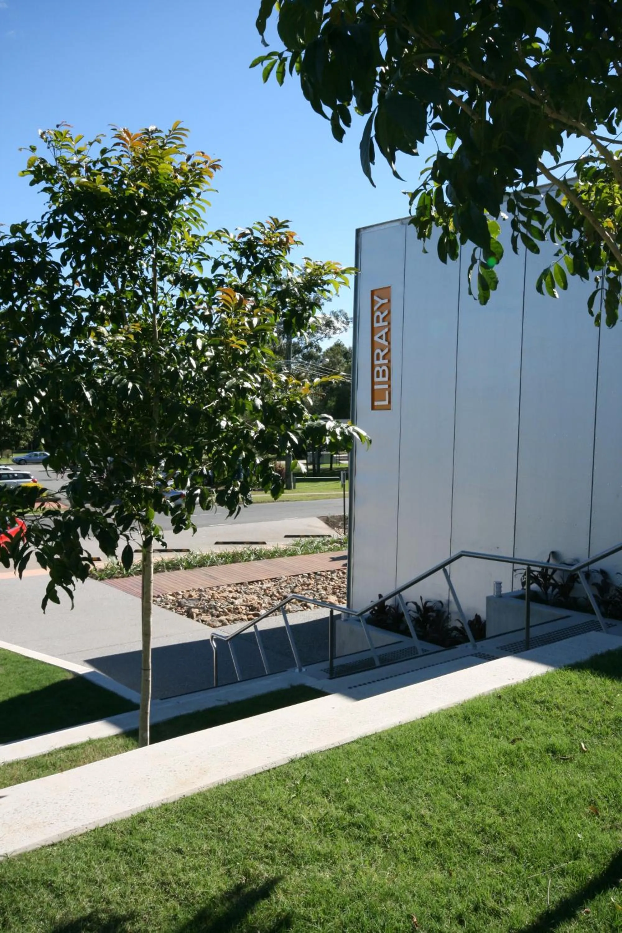 Day in Cooroy Luxury Motel Apartments