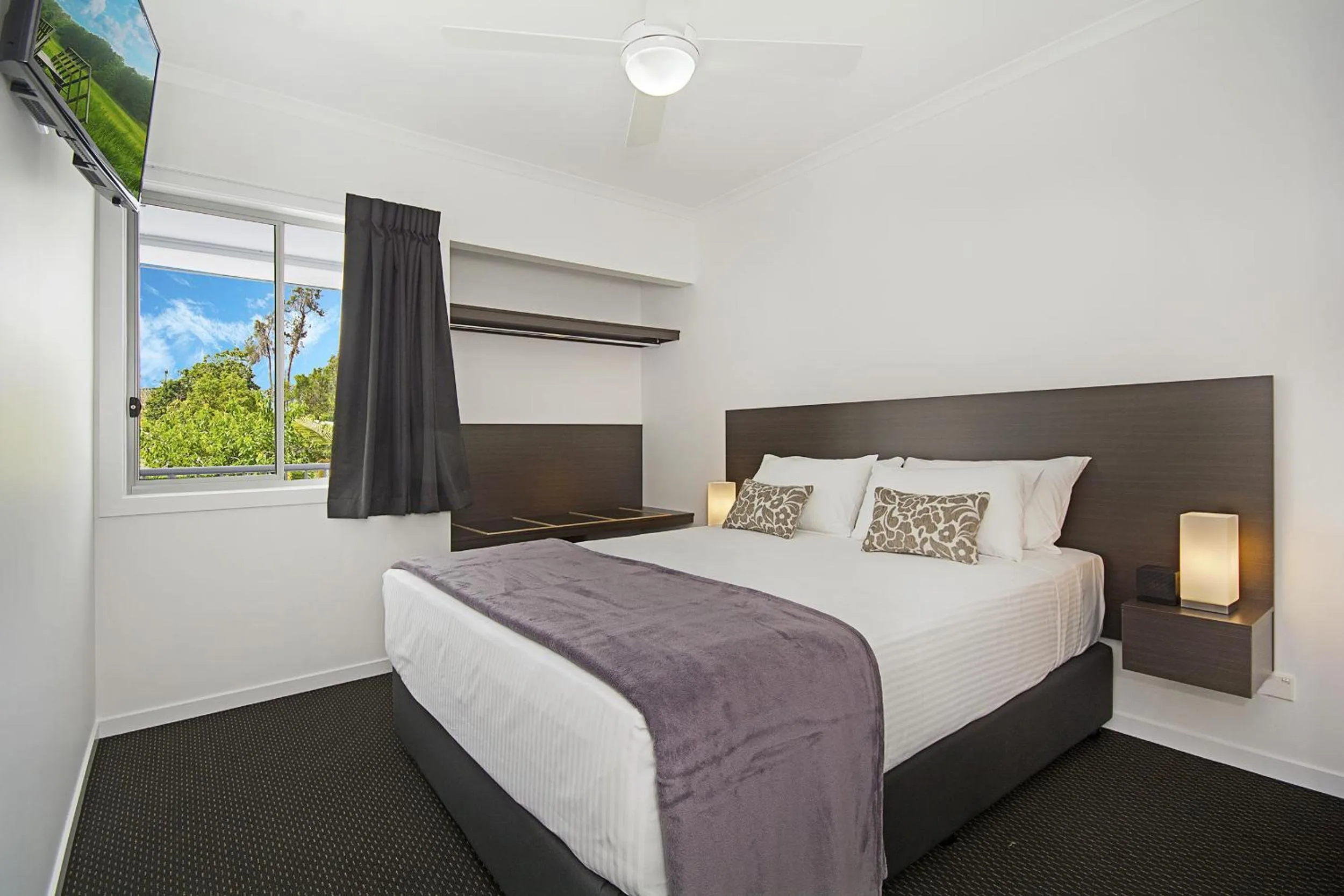 Bedroom, Bed in Cooroy Luxury Motel Apartments