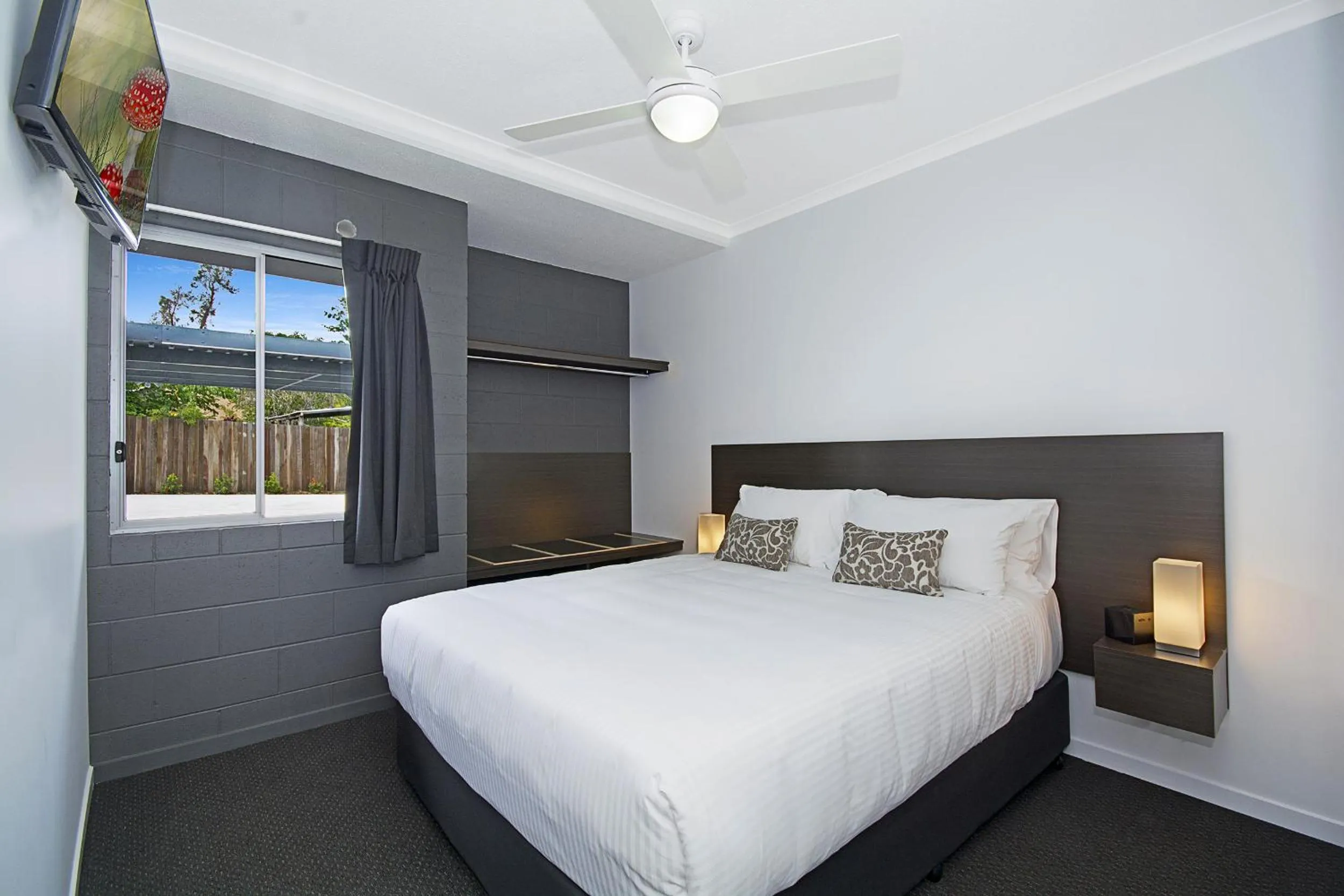 Bedroom, Bed in Cooroy Luxury Motel Apartments