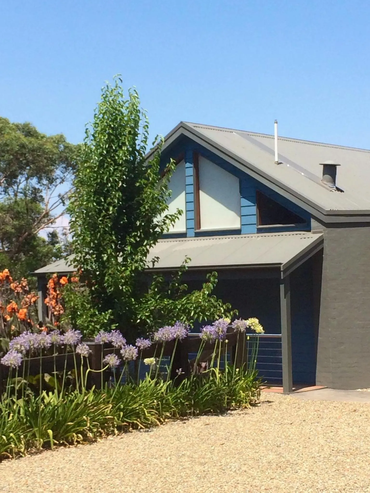 Property building in Seville Estate