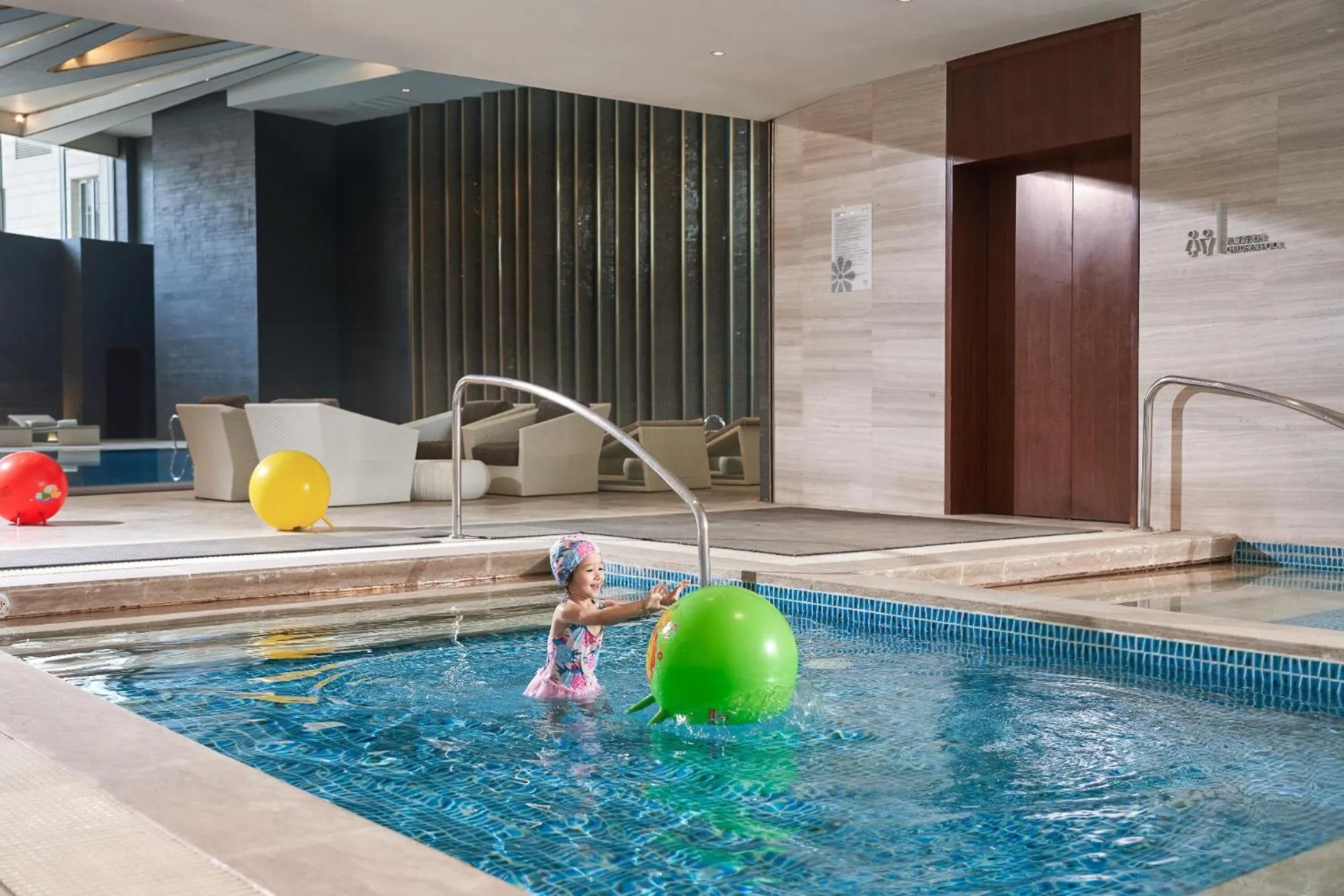 Swimming pool in Sunrise Kempinski Hotel Beijing