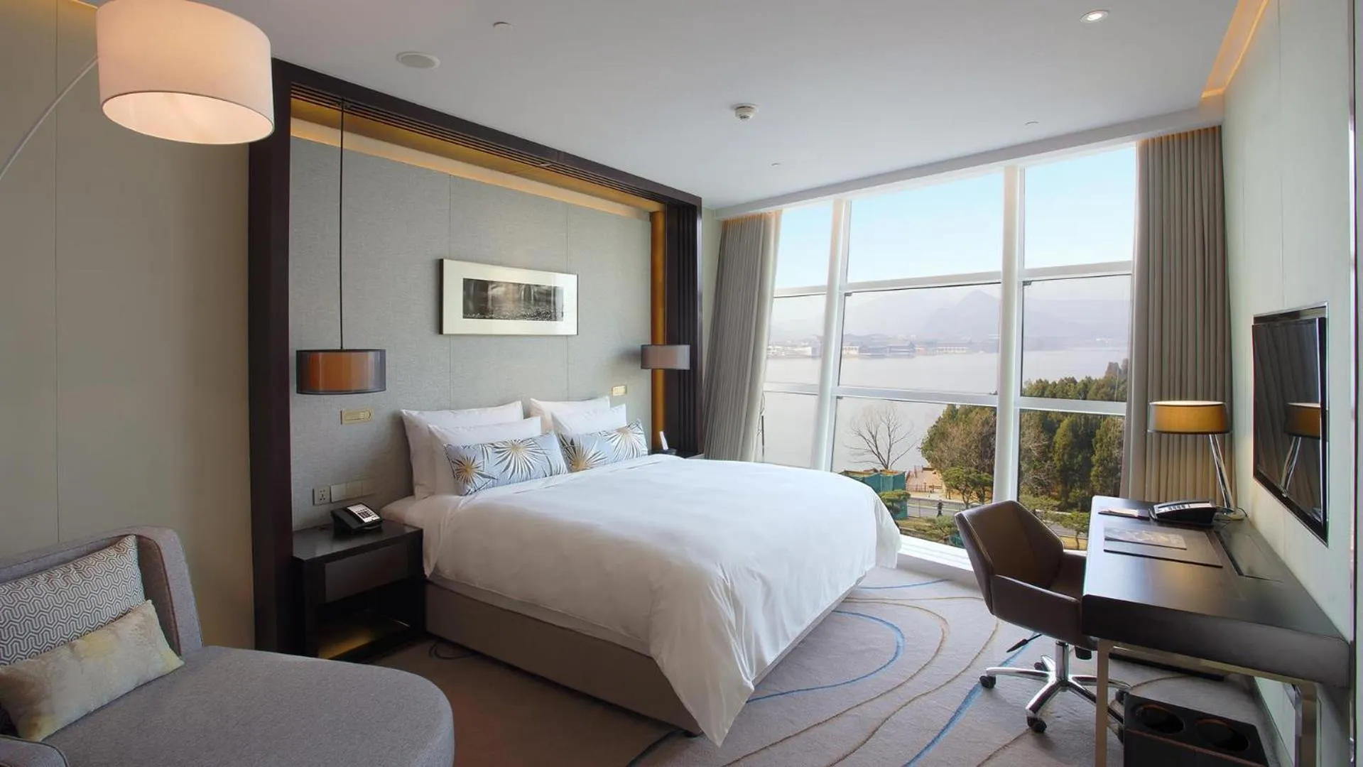 Bedroom, Bed in Sunrise Kempinski Hotel Beijing