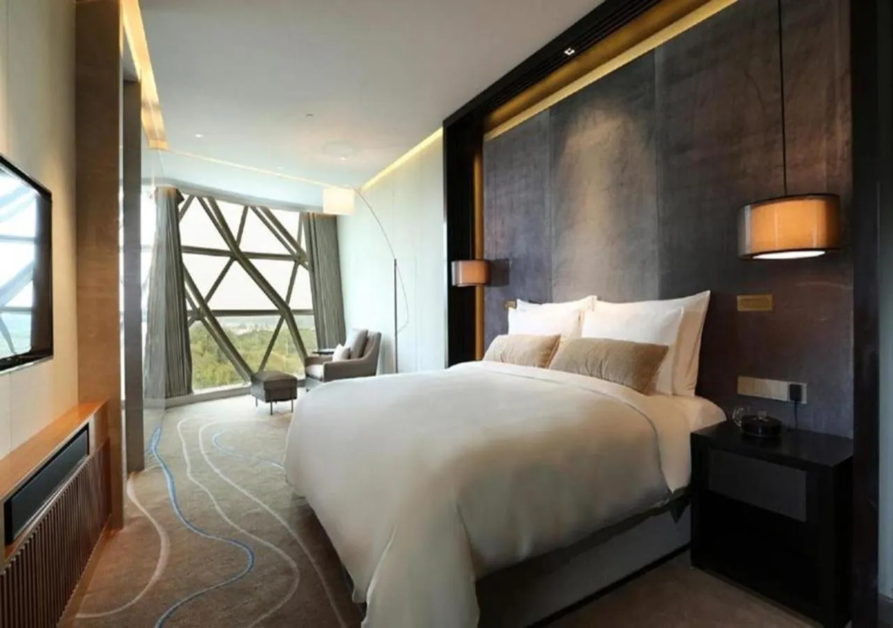 Bed in Sunrise Kempinski Hotel Beijing