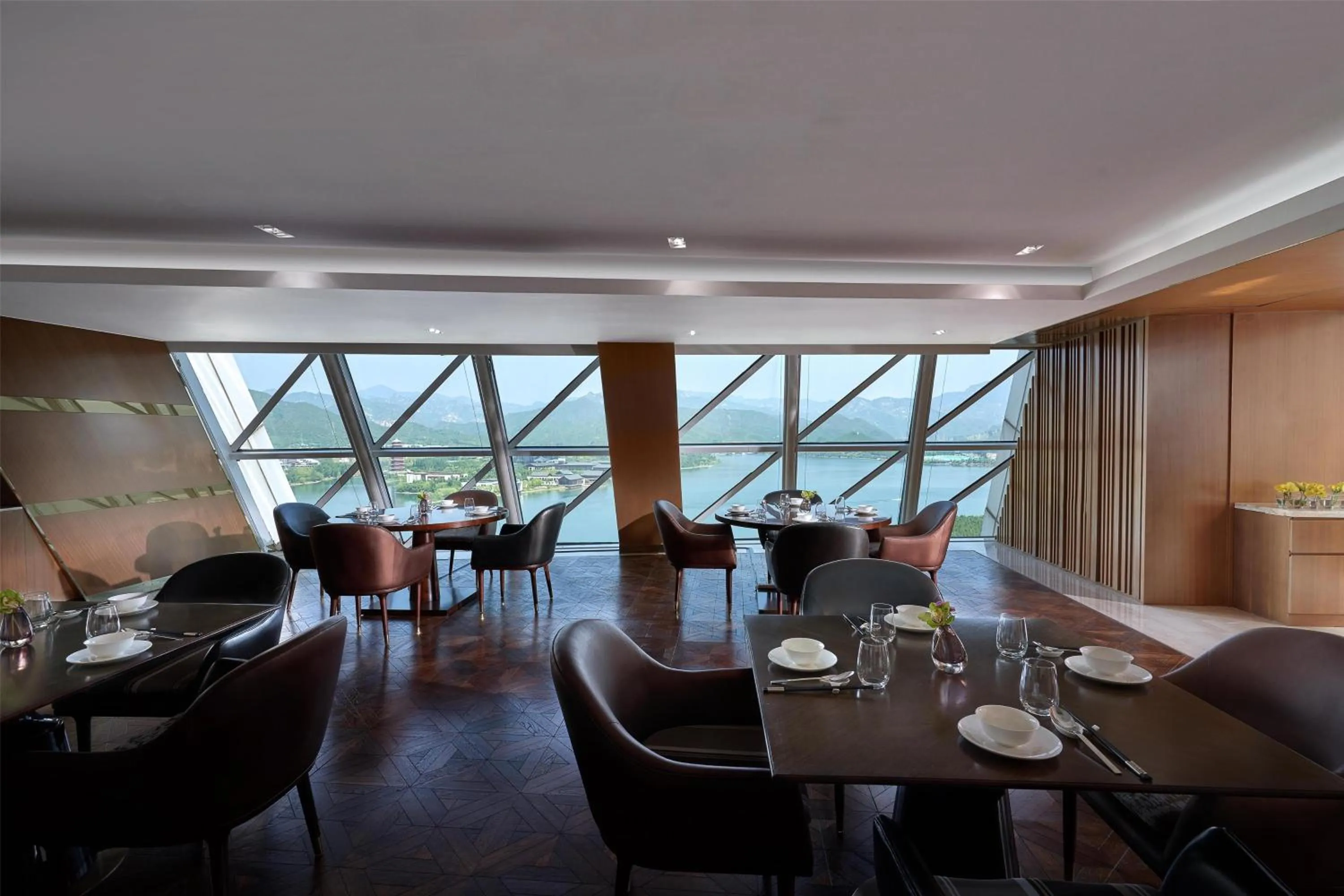 Restaurant/places to eat in Sunrise Kempinski Hotel Beijing