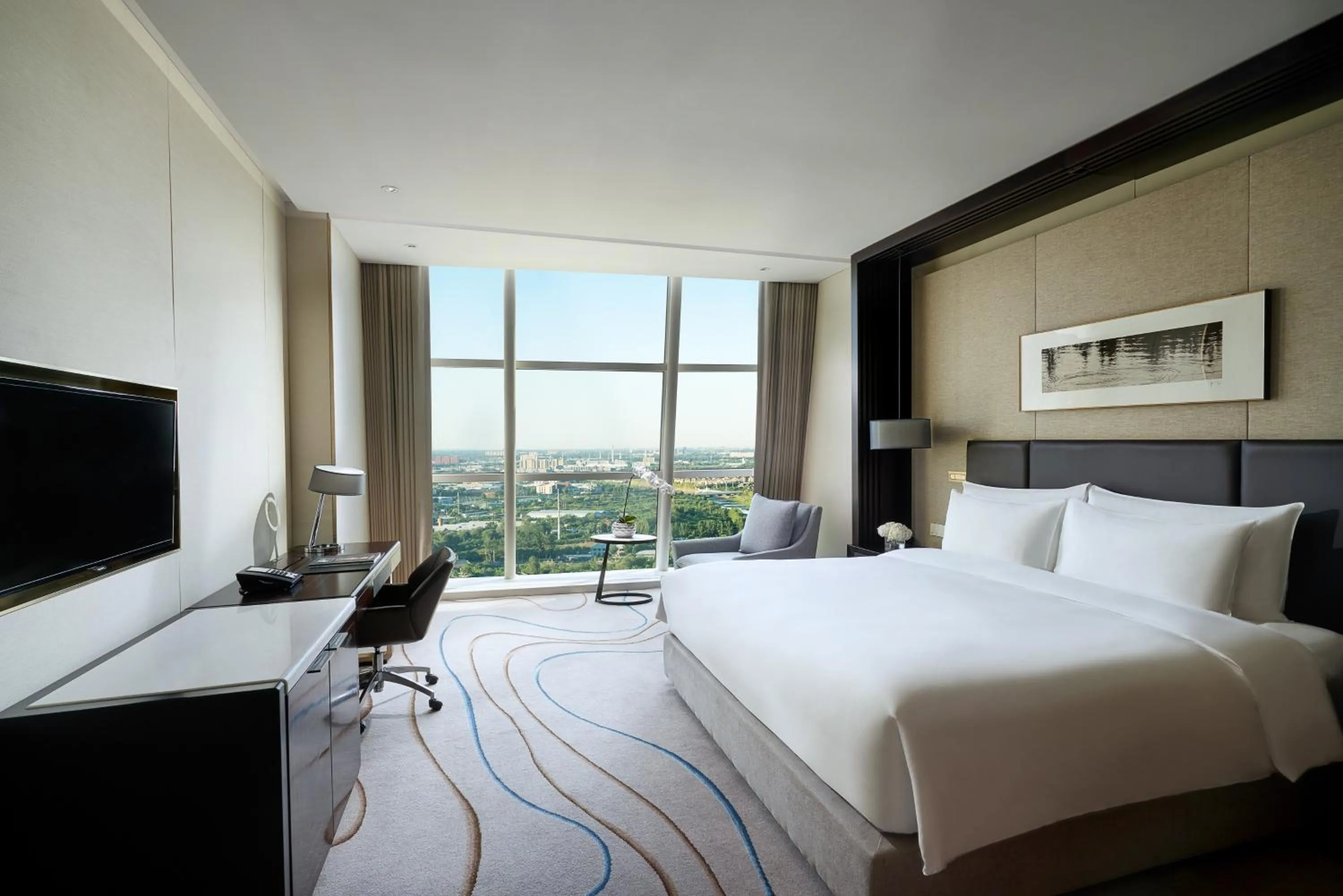 Photo of the whole room, Bed in Sunrise Kempinski Hotel Beijing