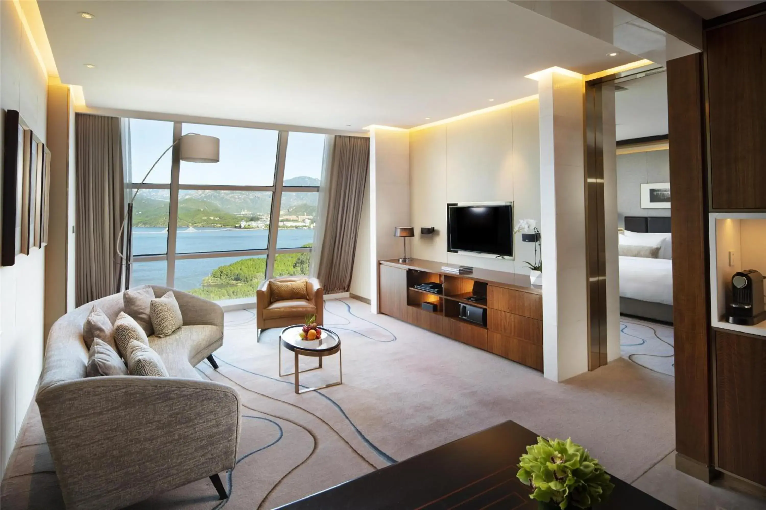 Bedroom in Sunrise Kempinski Hotel Beijing Bedroom in Sunrise Kempinski Hotel Beijing