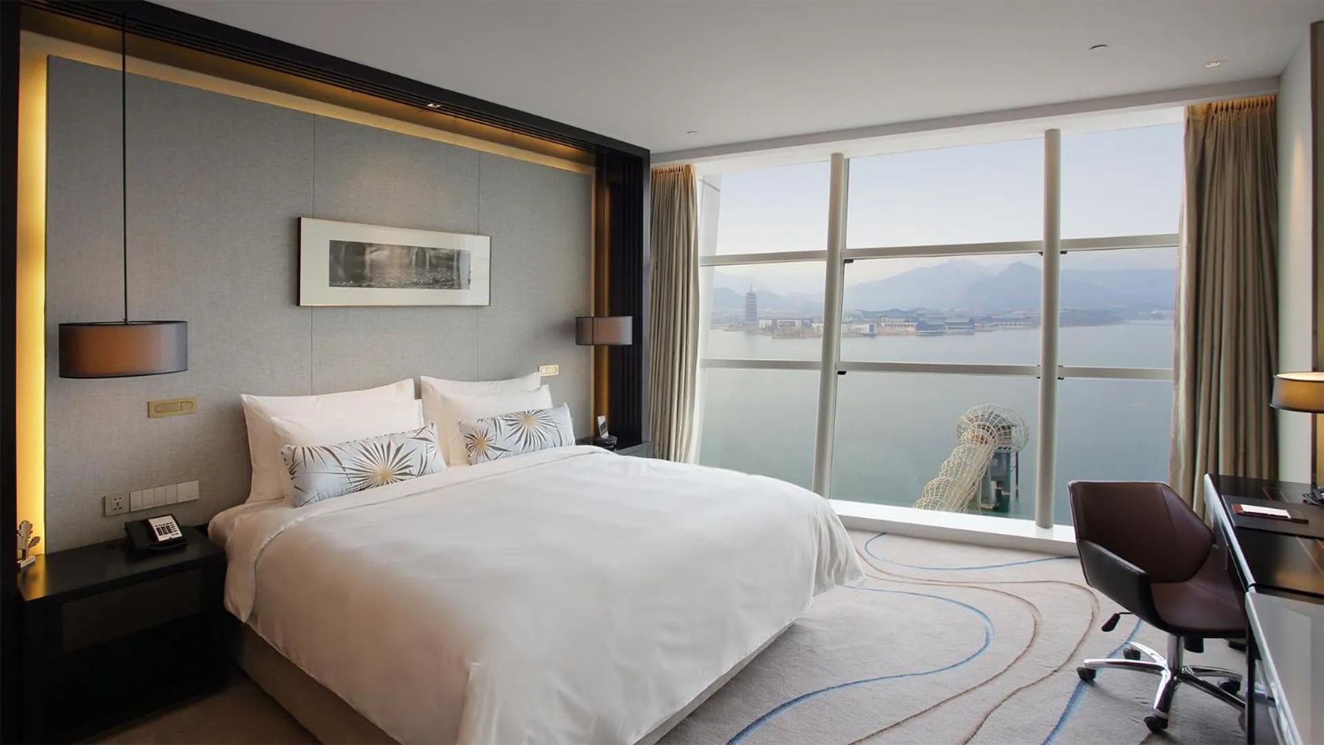 Bed in Sunrise Kempinski Hotel Beijing