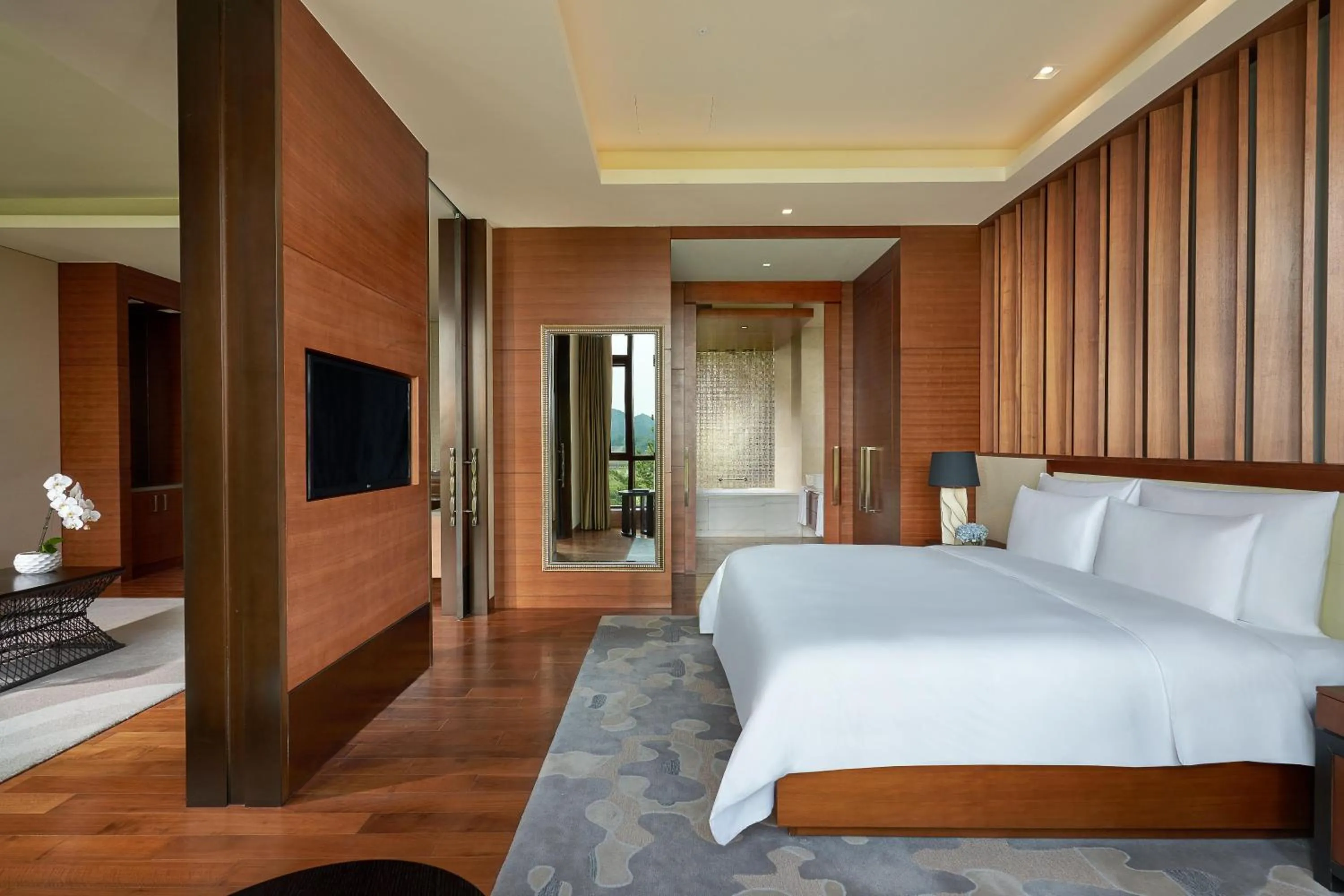 Photo of the whole room, Bed in Yanqi Hotel, Managed by Kempinski